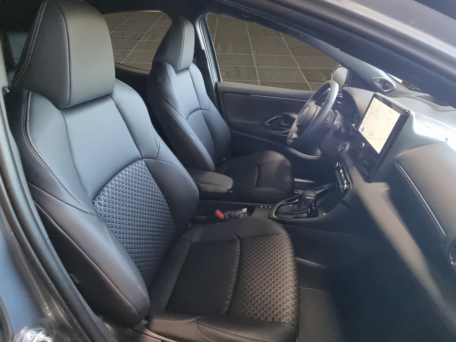 TOYOTA Yaris 1.5 VVT-i HSD Premium-image-11