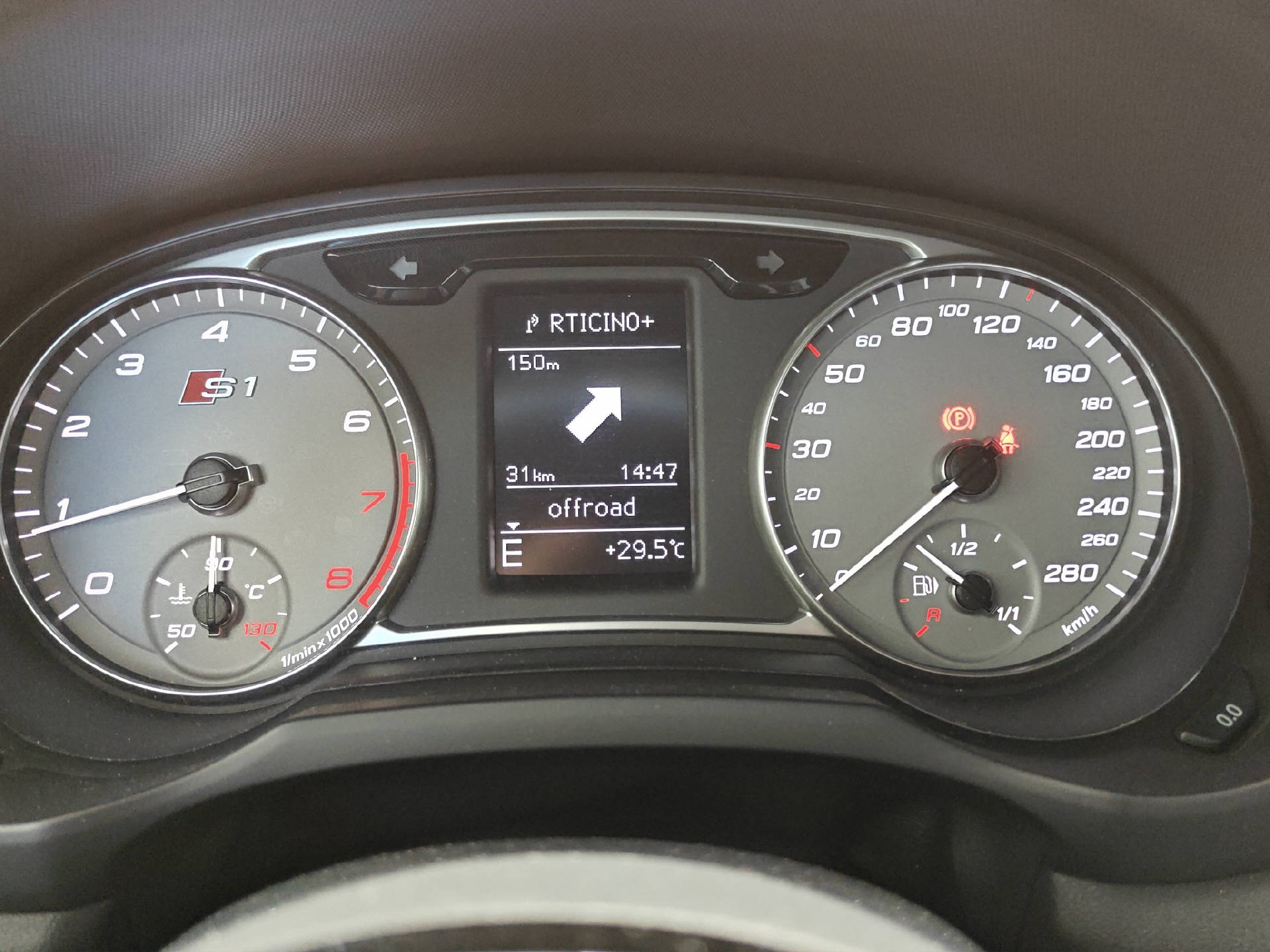 AUDI S1 2.0 TFSI quattro-image-11