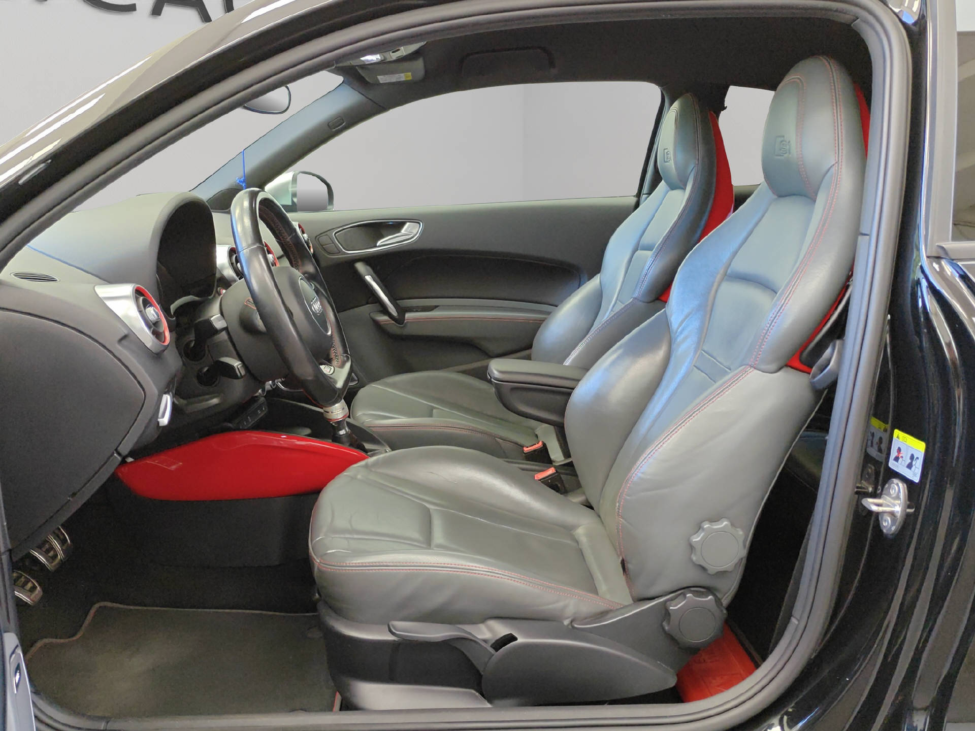 AUDI S1 2.0 TFSI quattro-image-4