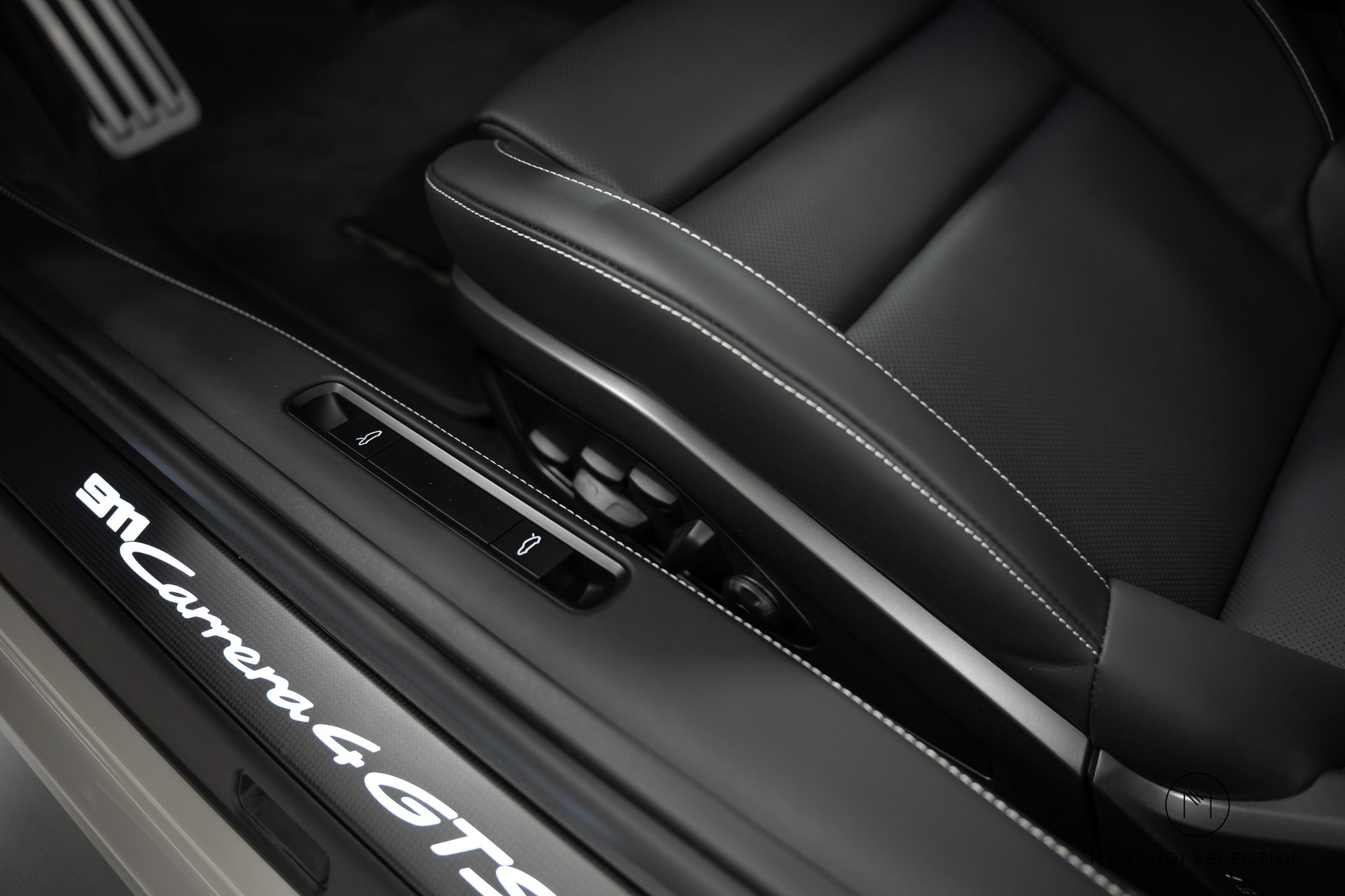 PORSCHE 911 Cabriolet 3.6 Carrera 4 GTS PDK-image-21