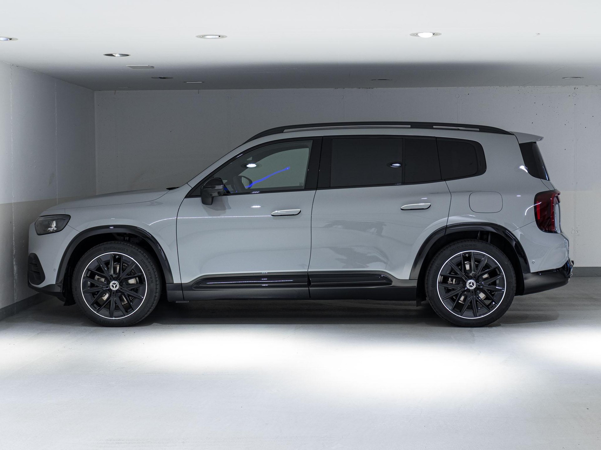 MERCEDES-BENZ GLB 220 4MATIC-image-4