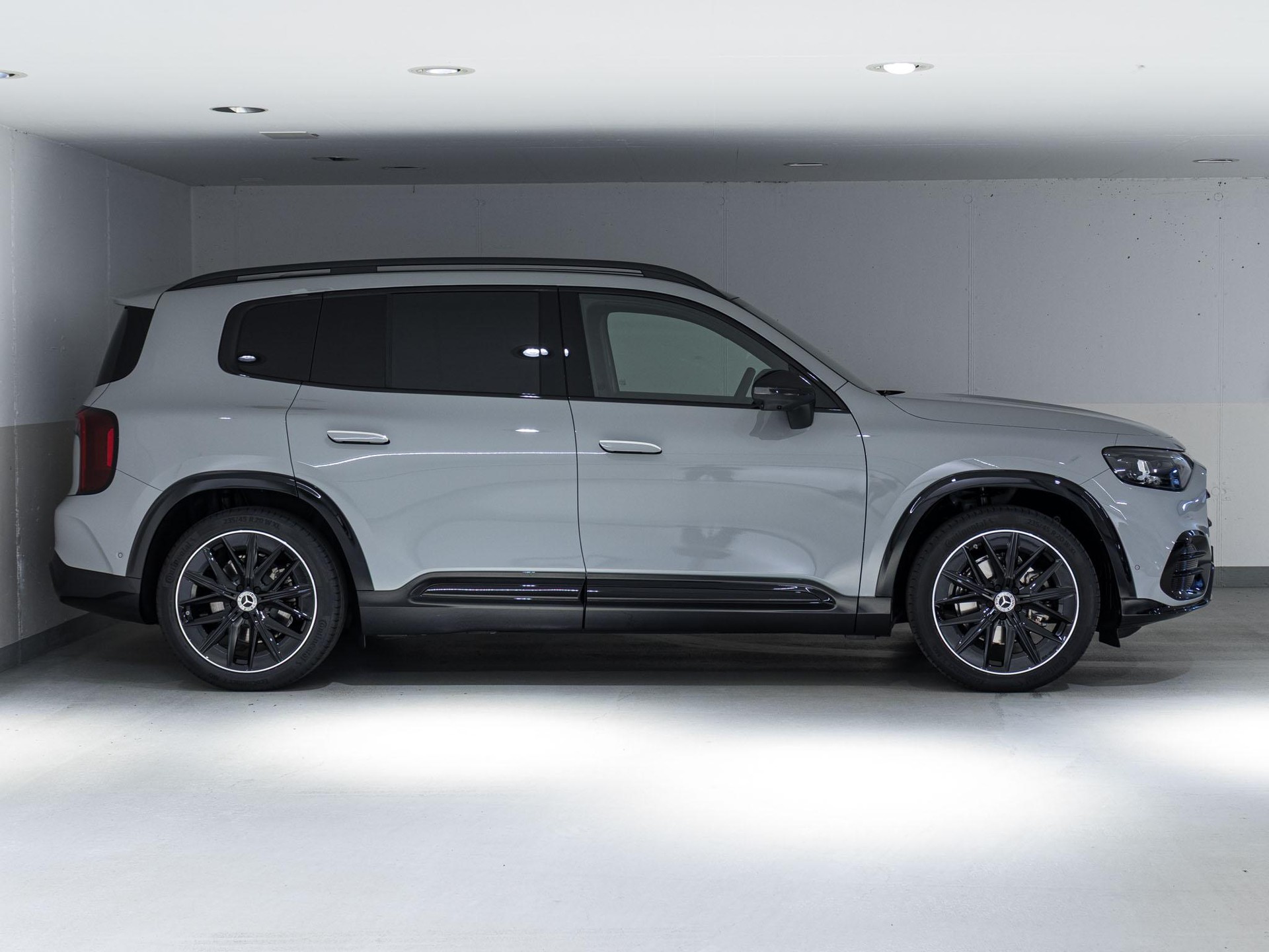 MERCEDES-BENZ GLB 220 4MATIC-image-1