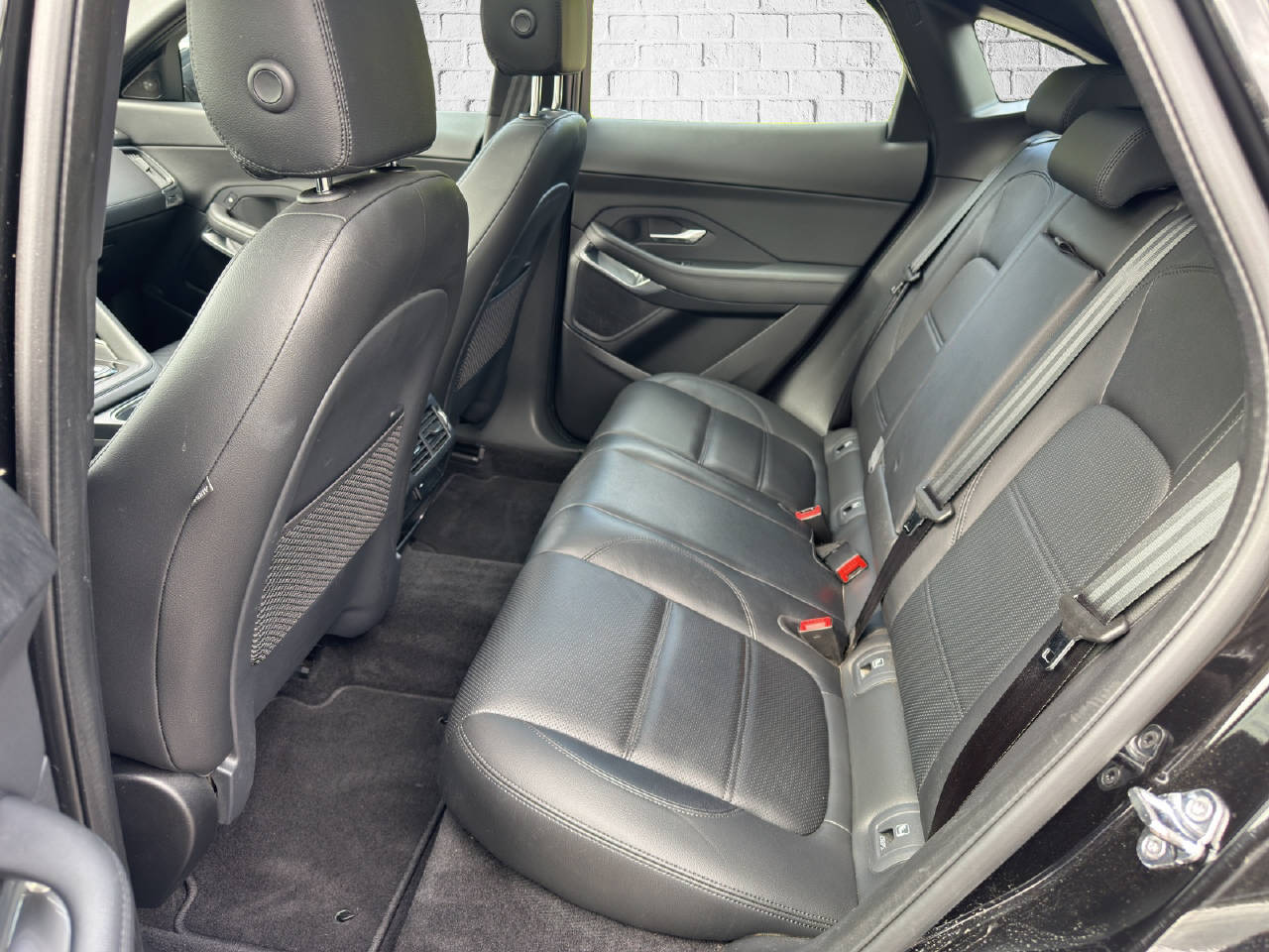 JAGUAR E-Pace 2.0 D 150 AWD-image-8