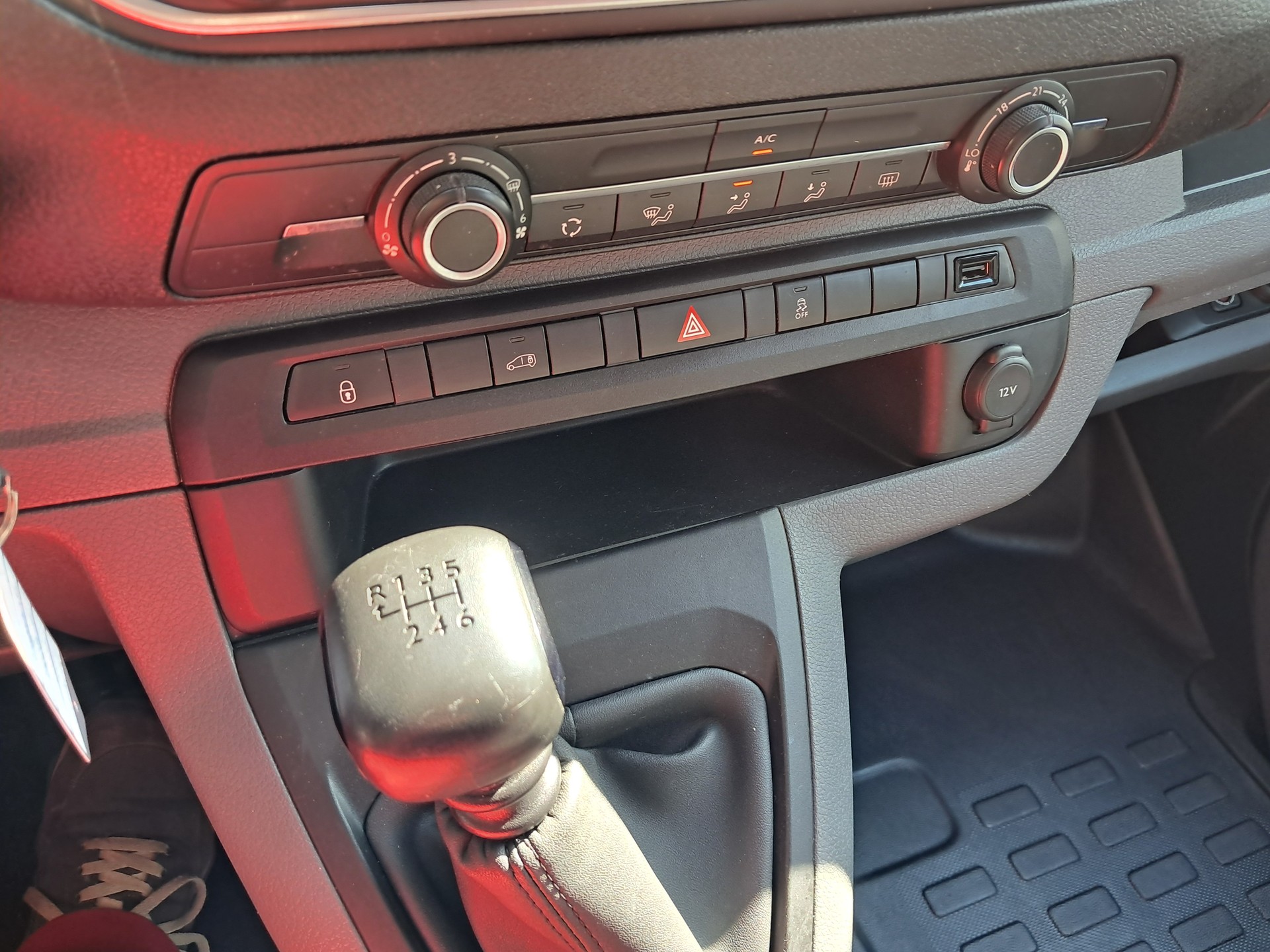 PEUGEOT Expert 2.0 BlueHDi 120 Würth Ausbau-image-14