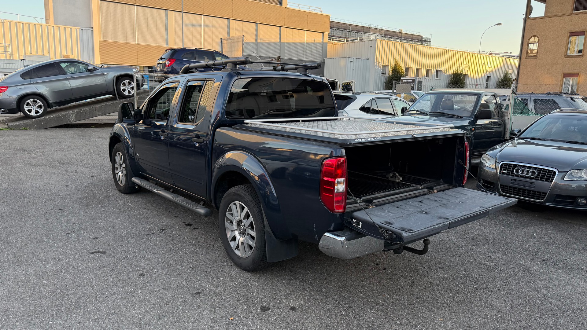 NISSAN Navara V6 Double Cab LE 3.0 dCi 4WD Automat-image-2