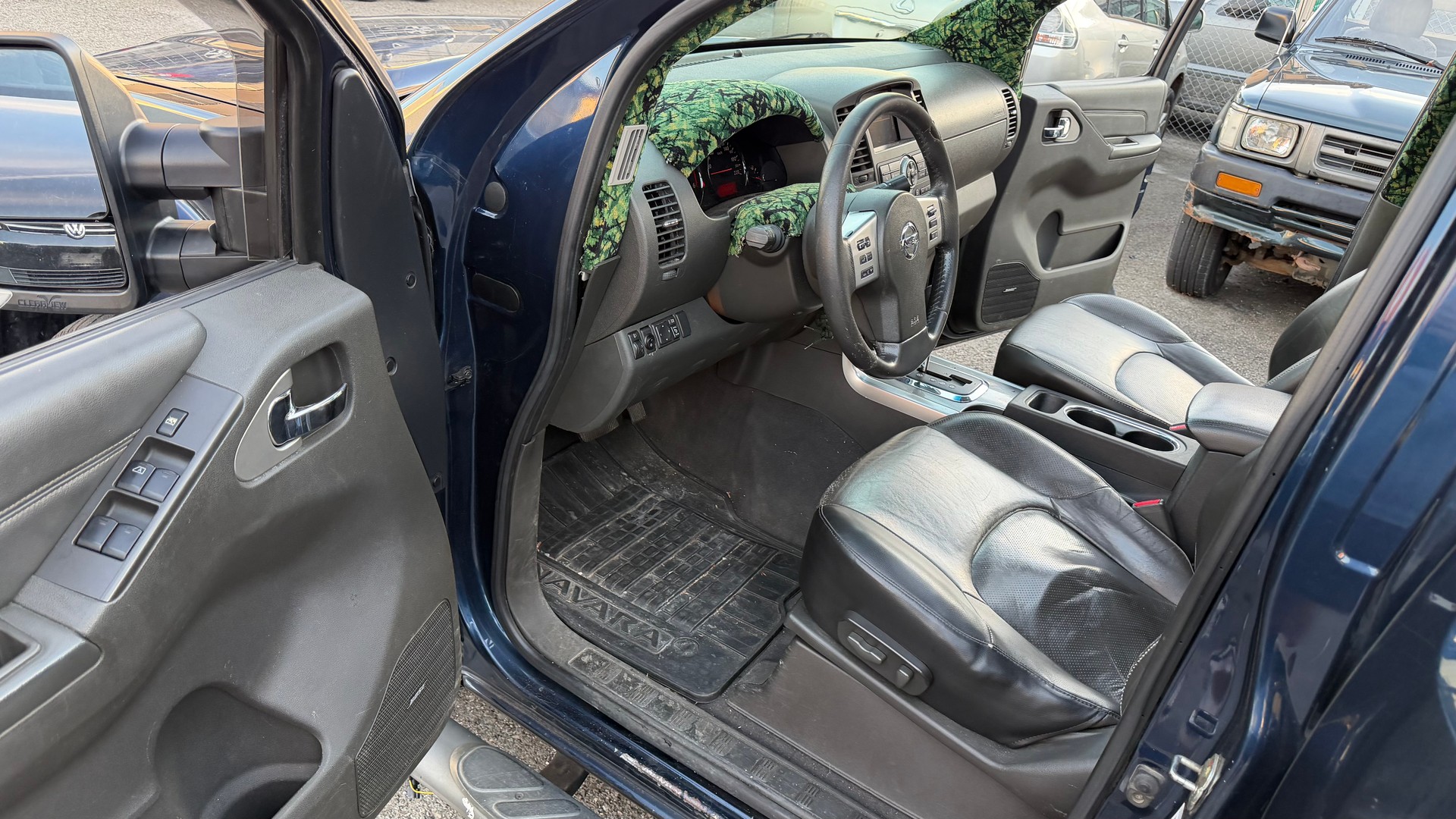 NISSAN Navara V6 Double Cab LE 3.0 dCi 4WD Automat-image-6