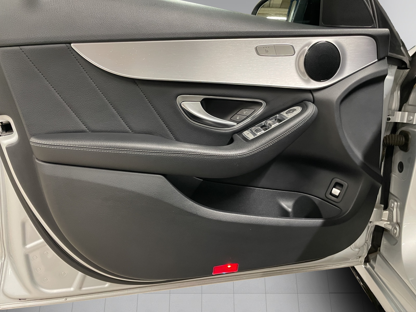 MERCEDES-BENZ C 250 BlueTEC AMG Line 4Matic 9G-Tronic-image-7