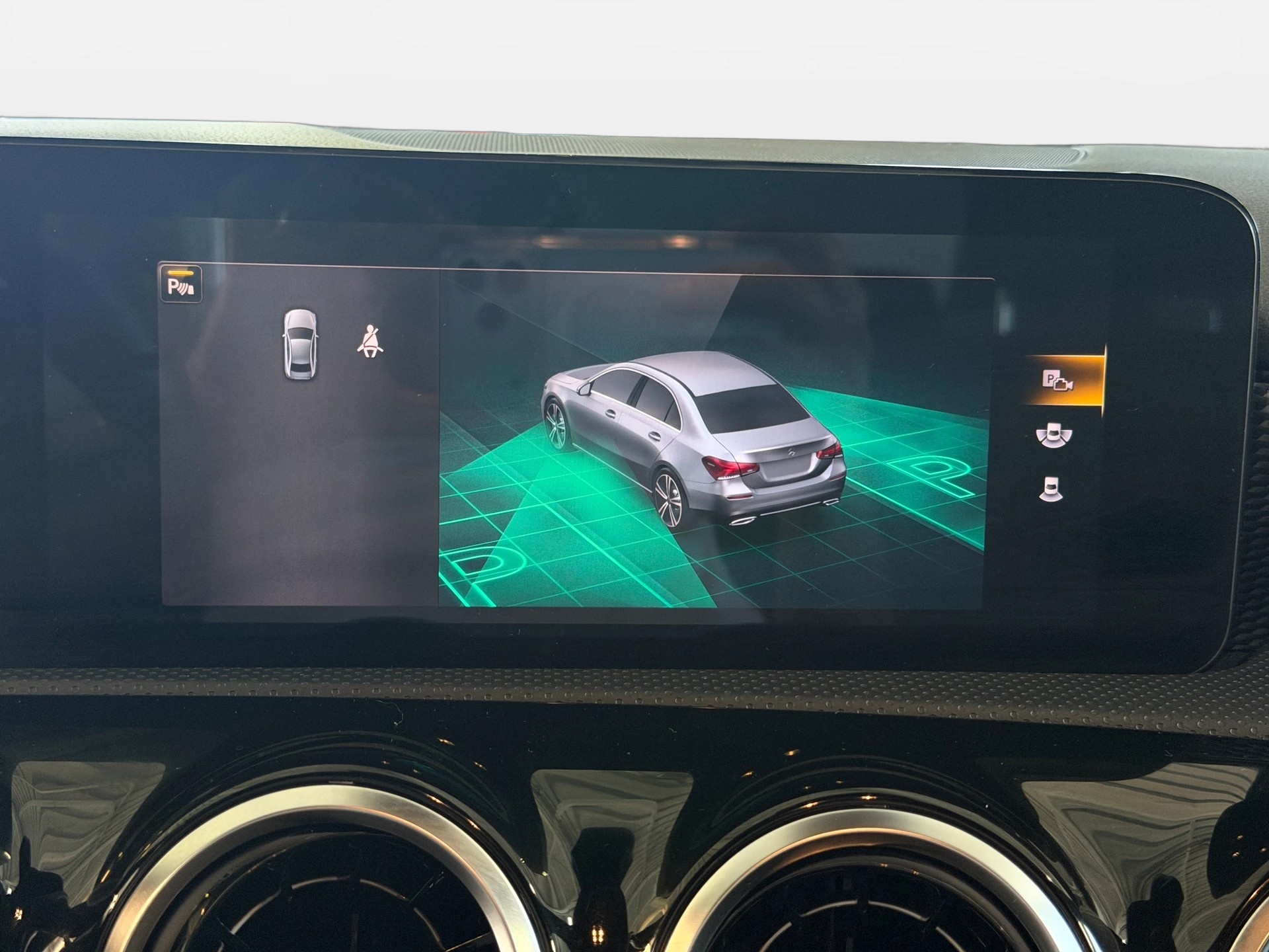 MERCEDES-BENZ A 200 Progressive 7G-DCT | Limousine | Frisch MFK | Ab Service | Navi | RF-Kamera-image-18