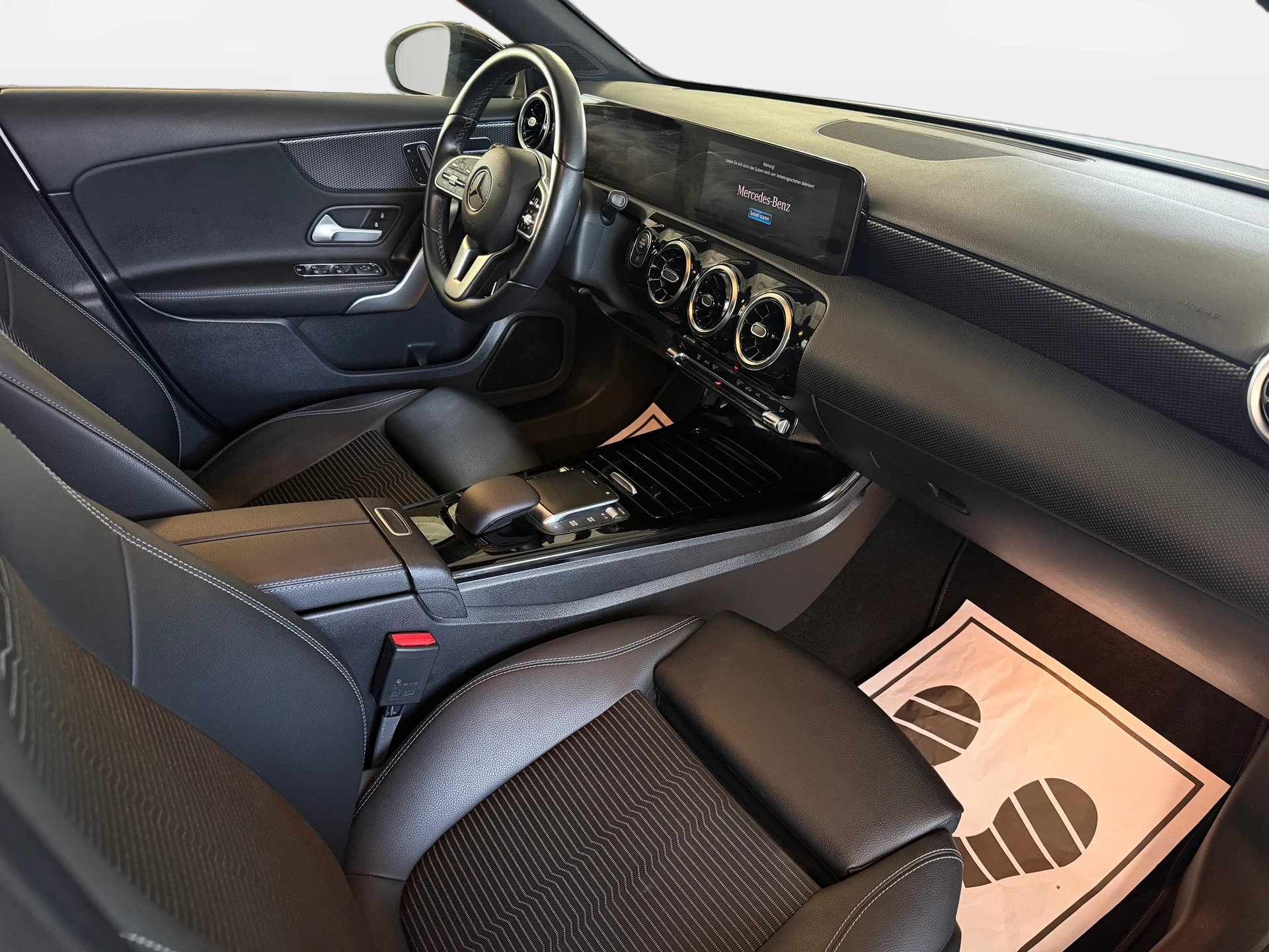 MERCEDES-BENZ A 200 Progressive 7G-DCT | Limousine | Frisch MFK | Ab Service | Navi | RF-Kamera-image-8