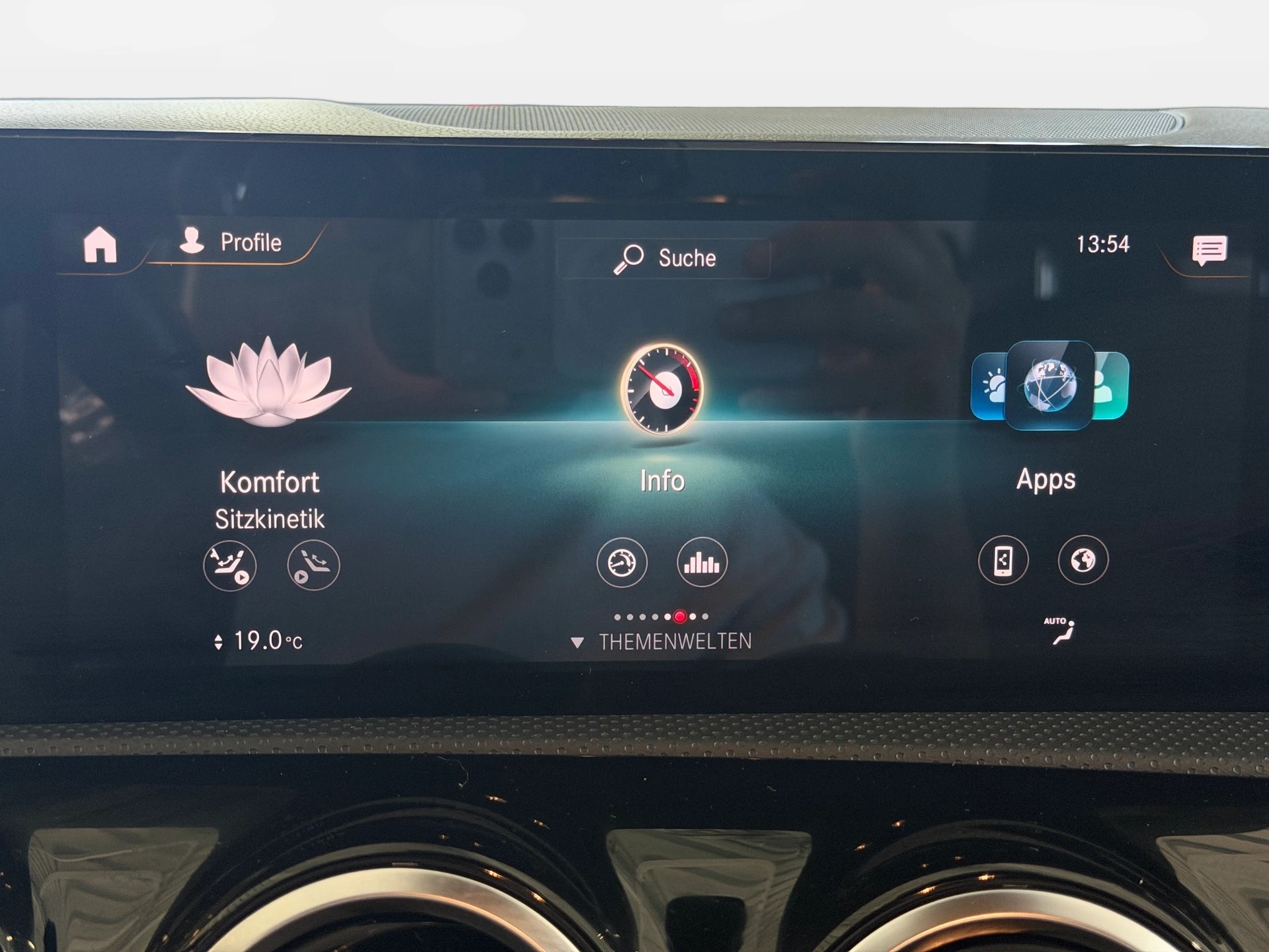MERCEDES-BENZ A 200 Progressive 7G-DCT | Limousine | Frisch MFK | Ab Service | Navi | RF-Kamera-image-14