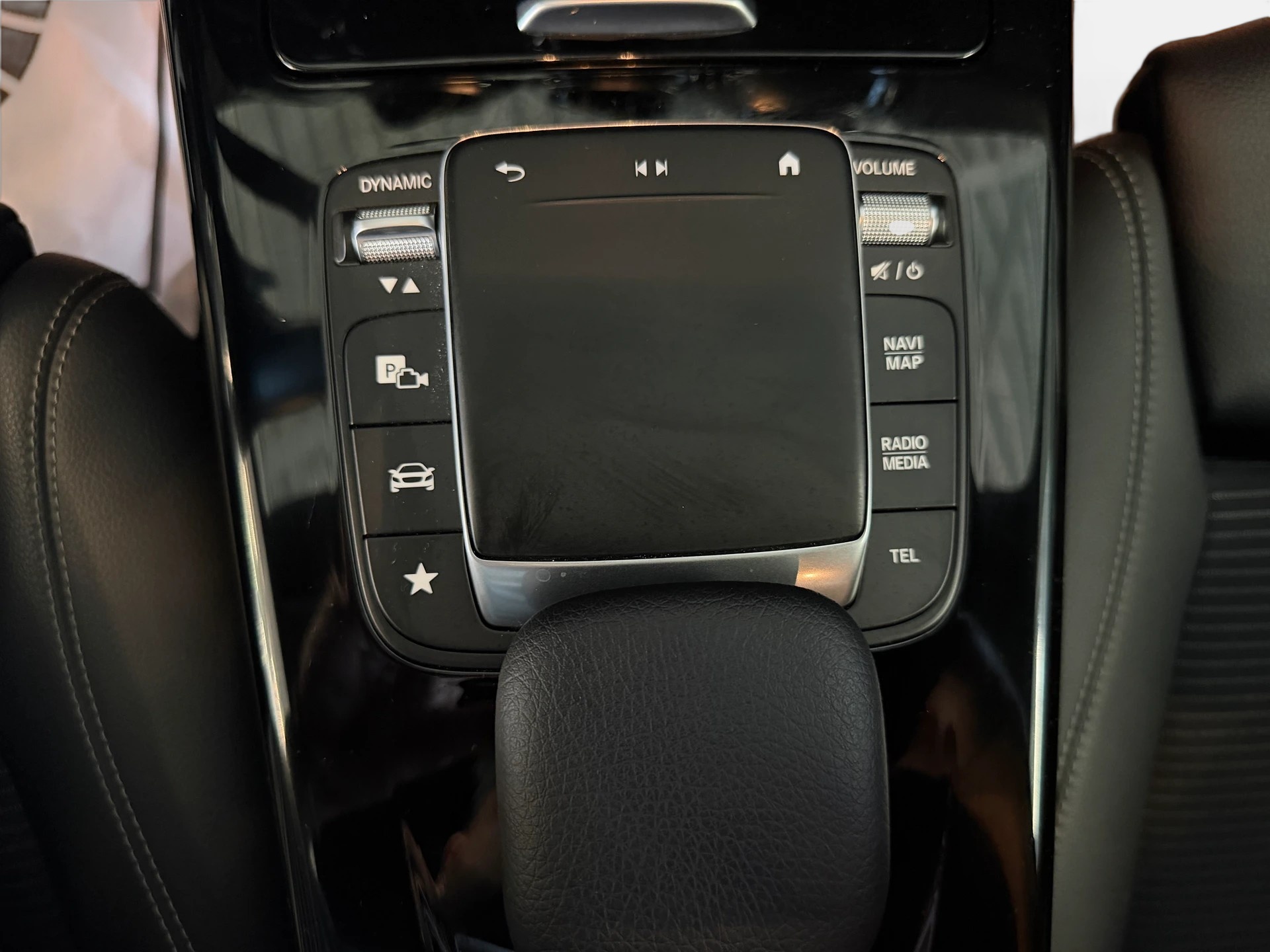 MERCEDES-BENZ A 200 Progressive 7G-DCT | Limousine | Frisch MFK | Ab Service | Navi | RF-Kamera-image-13