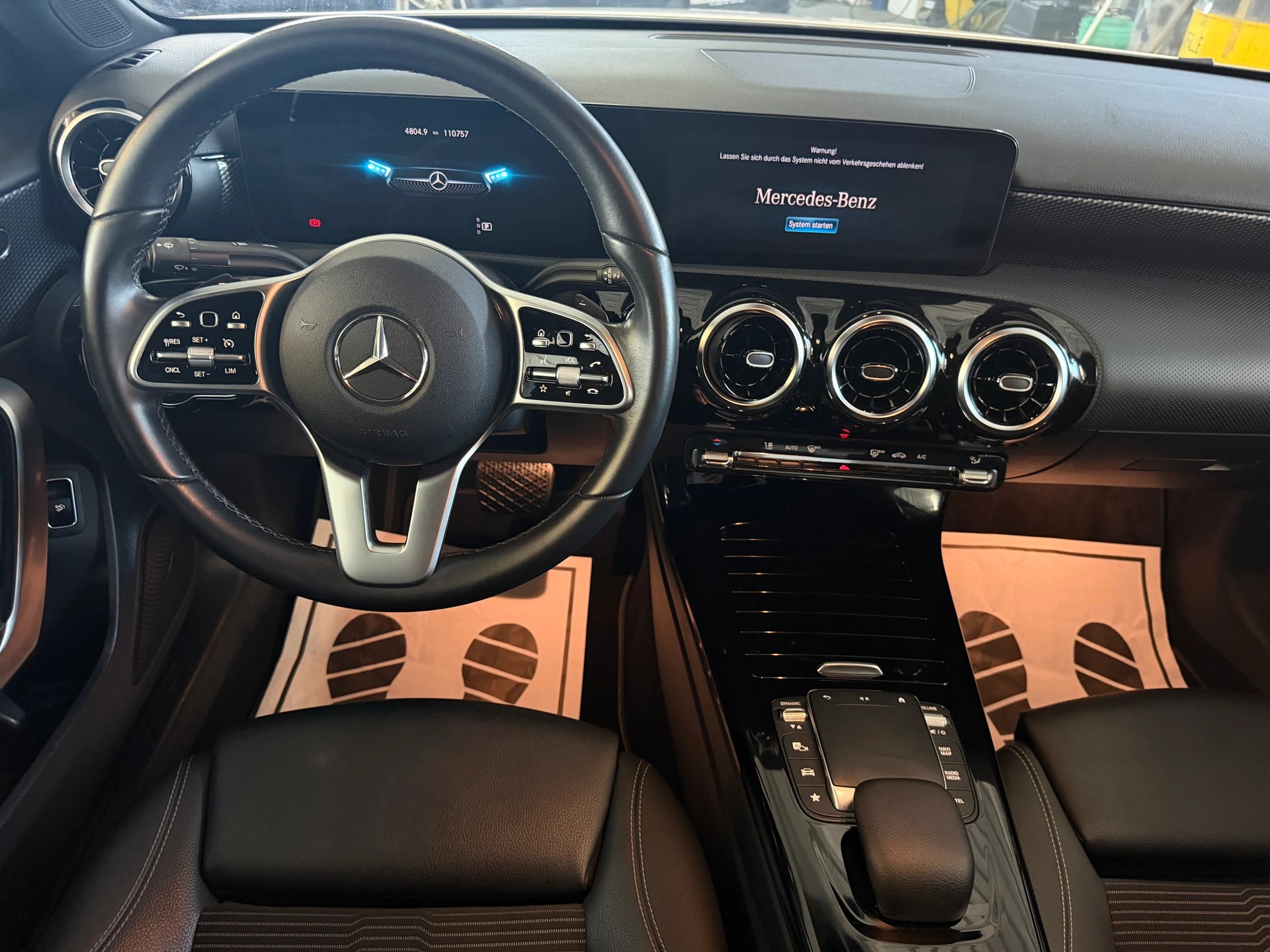 MERCEDES-BENZ A 200 Progressive 7G-DCT | Limousine | Frisch MFK | Ab Service | Navi | RF-Kamera-image-11