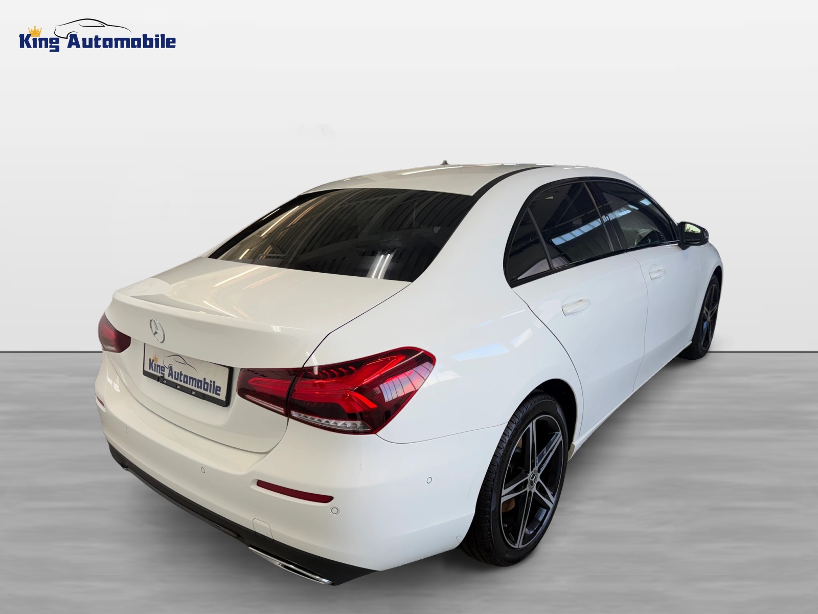 MERCEDES-BENZ A 200 Progressive 7G-DCT | Limousine | Frisch MFK | Ab Service | Navi | RF-Kamera-image-4