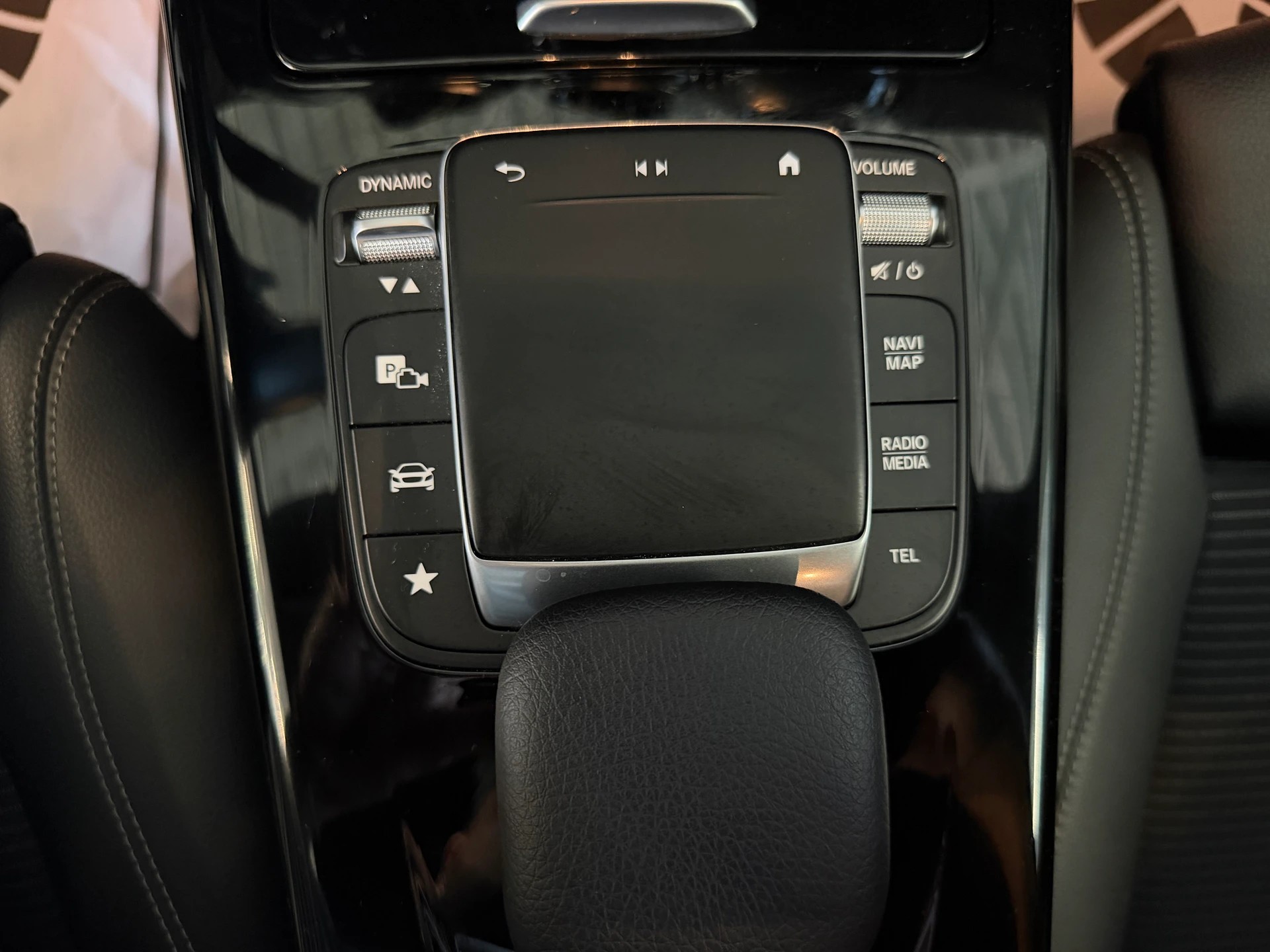 MERCEDES-BENZ A 200 Progressive 7G-DCT | Limousine | Frisch MFK | Ab Service | Navi | RF-Kamera-image-12