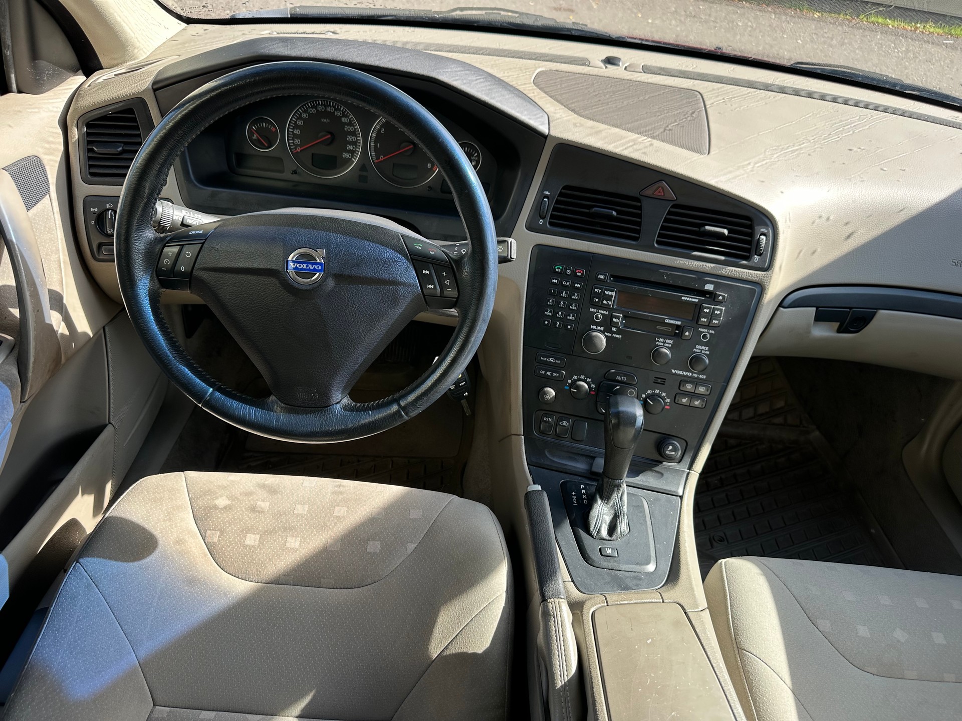 VOLVO S60 2.5T AWD-image-6