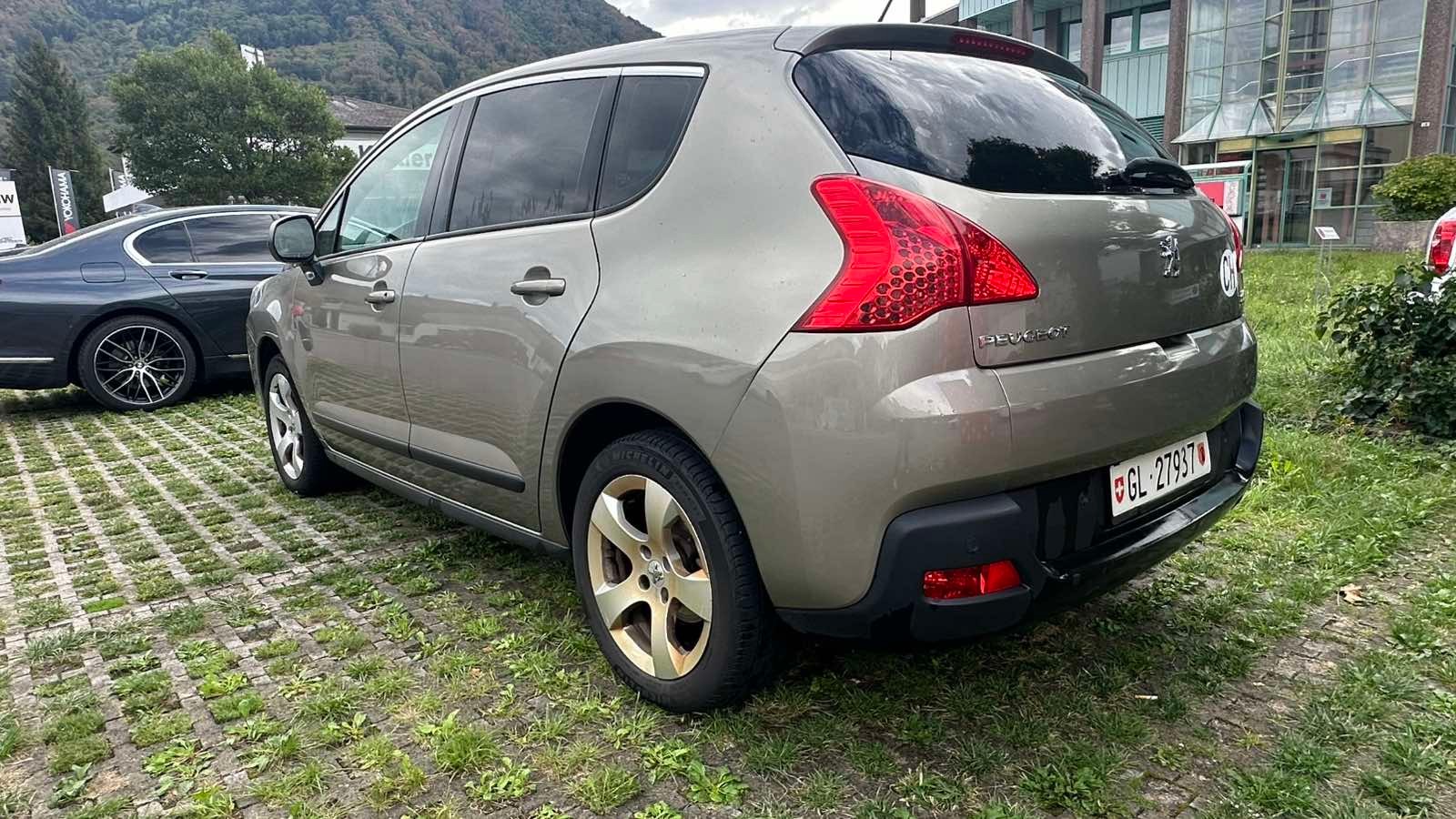 PEUGEOT 3008 1.6 HDI Sport-image-4