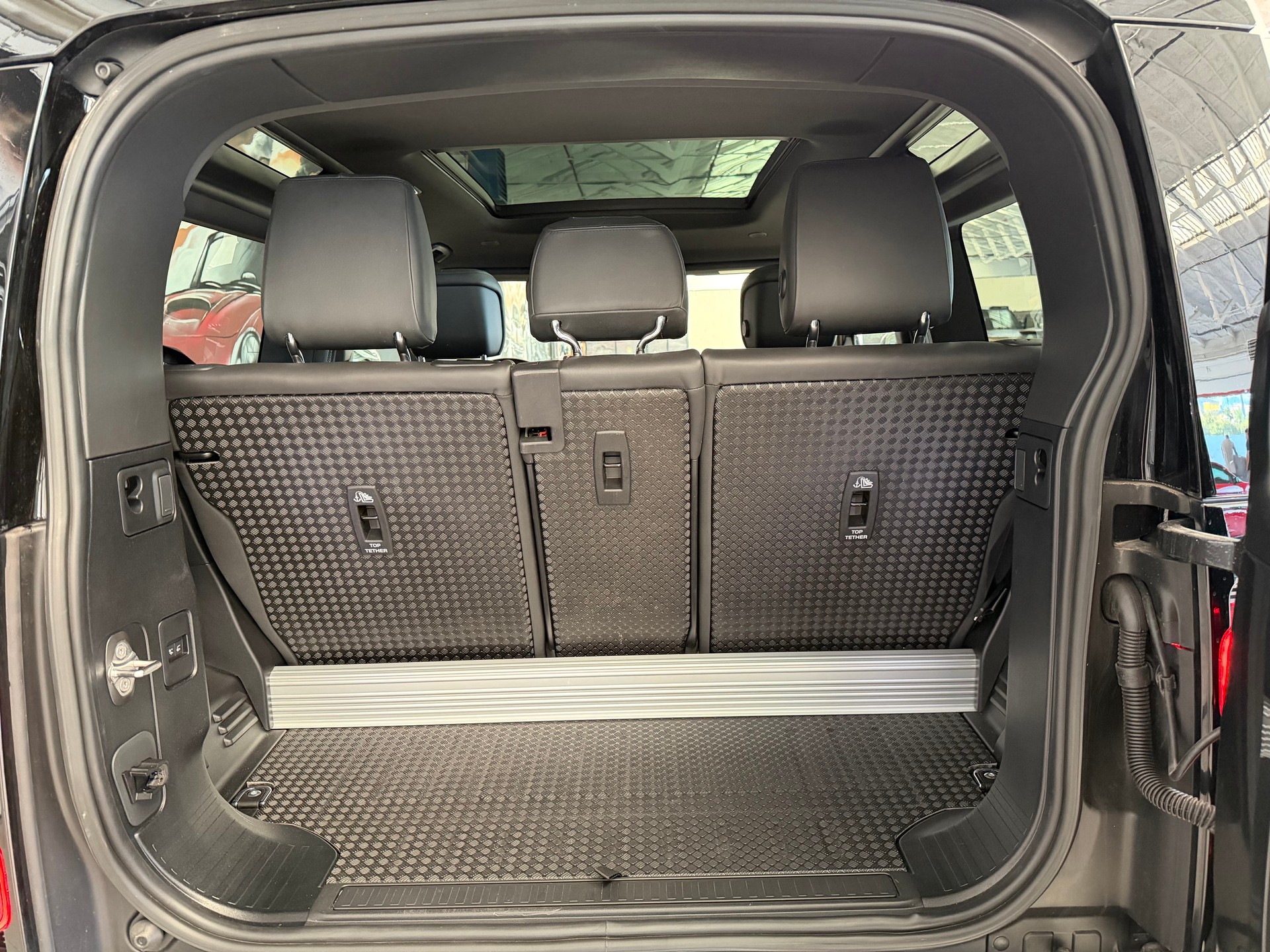 LAND ROVER Defender 90 P400 I6 HSE 3.0 AT8 XDynamic-image-24