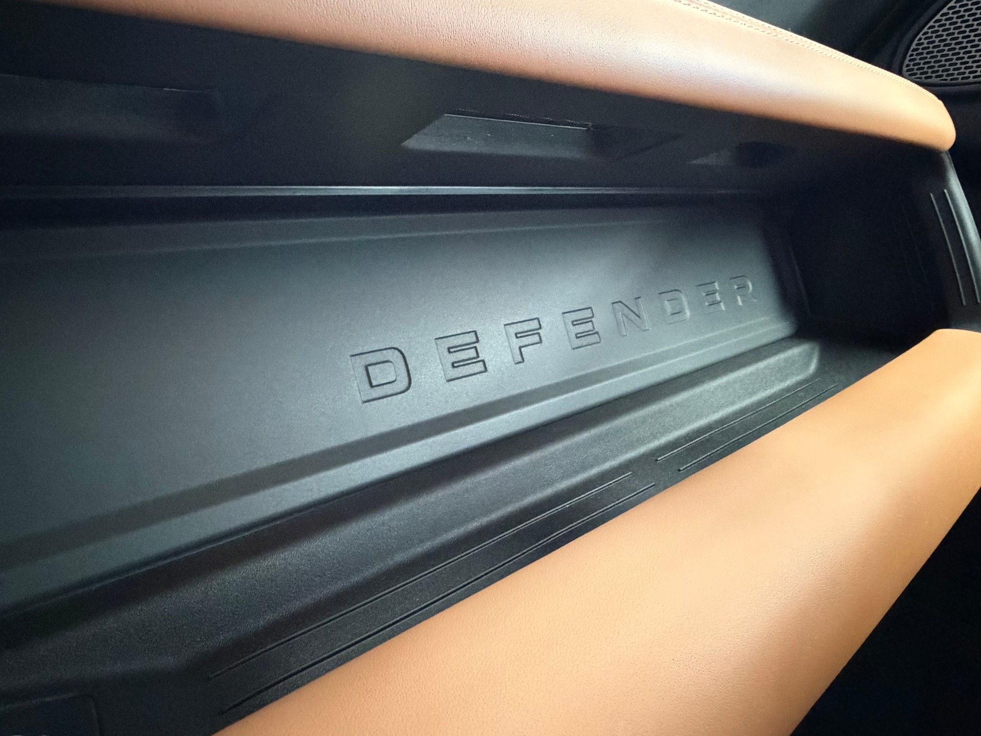LAND ROVER Defender 90 P400 I6 HSE 3.0 AT8 XDynamic-image-17