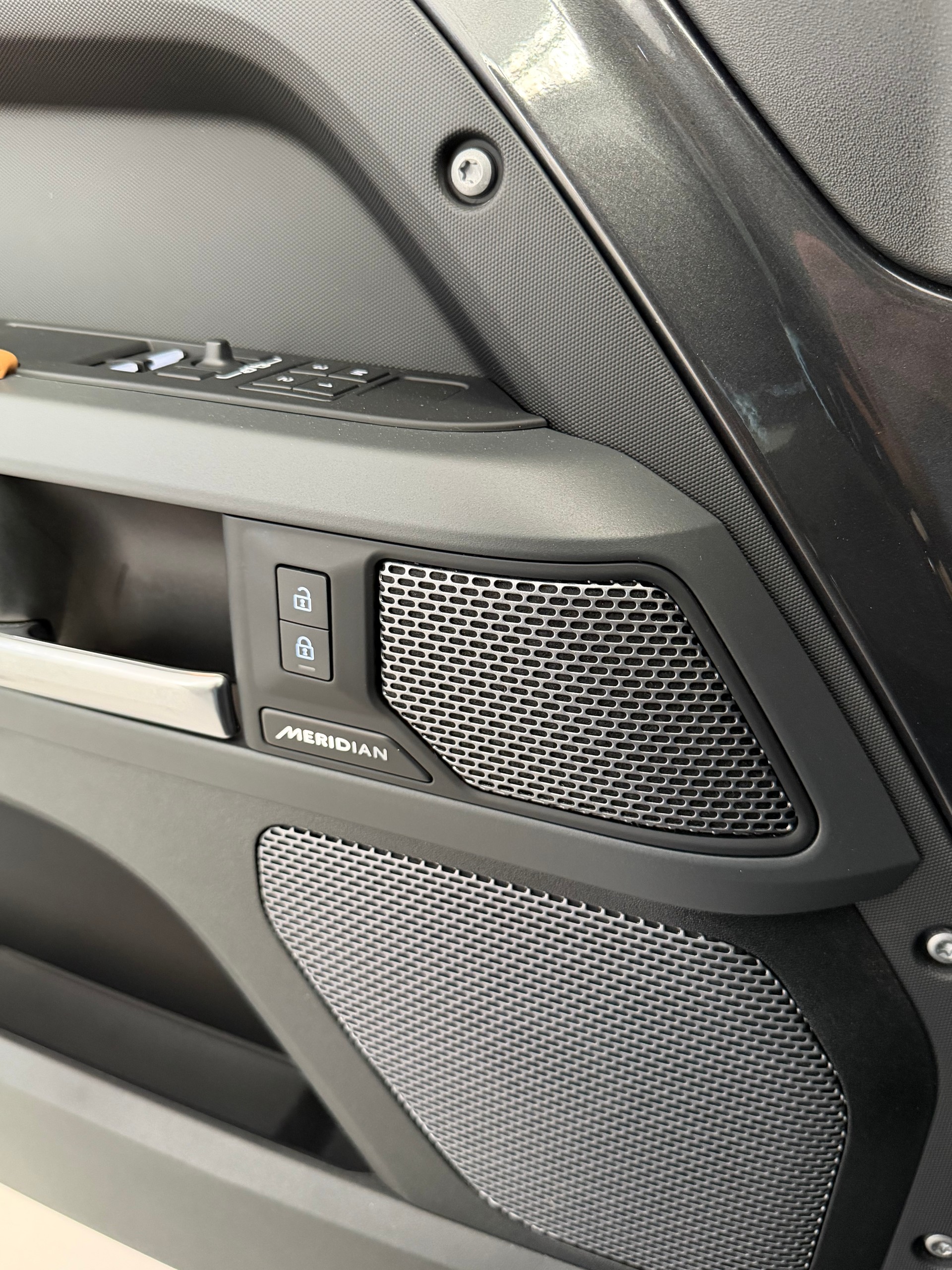 LAND ROVER Defender 90 P400 I6 HSE 3.0 AT8 XDynamic-image-11