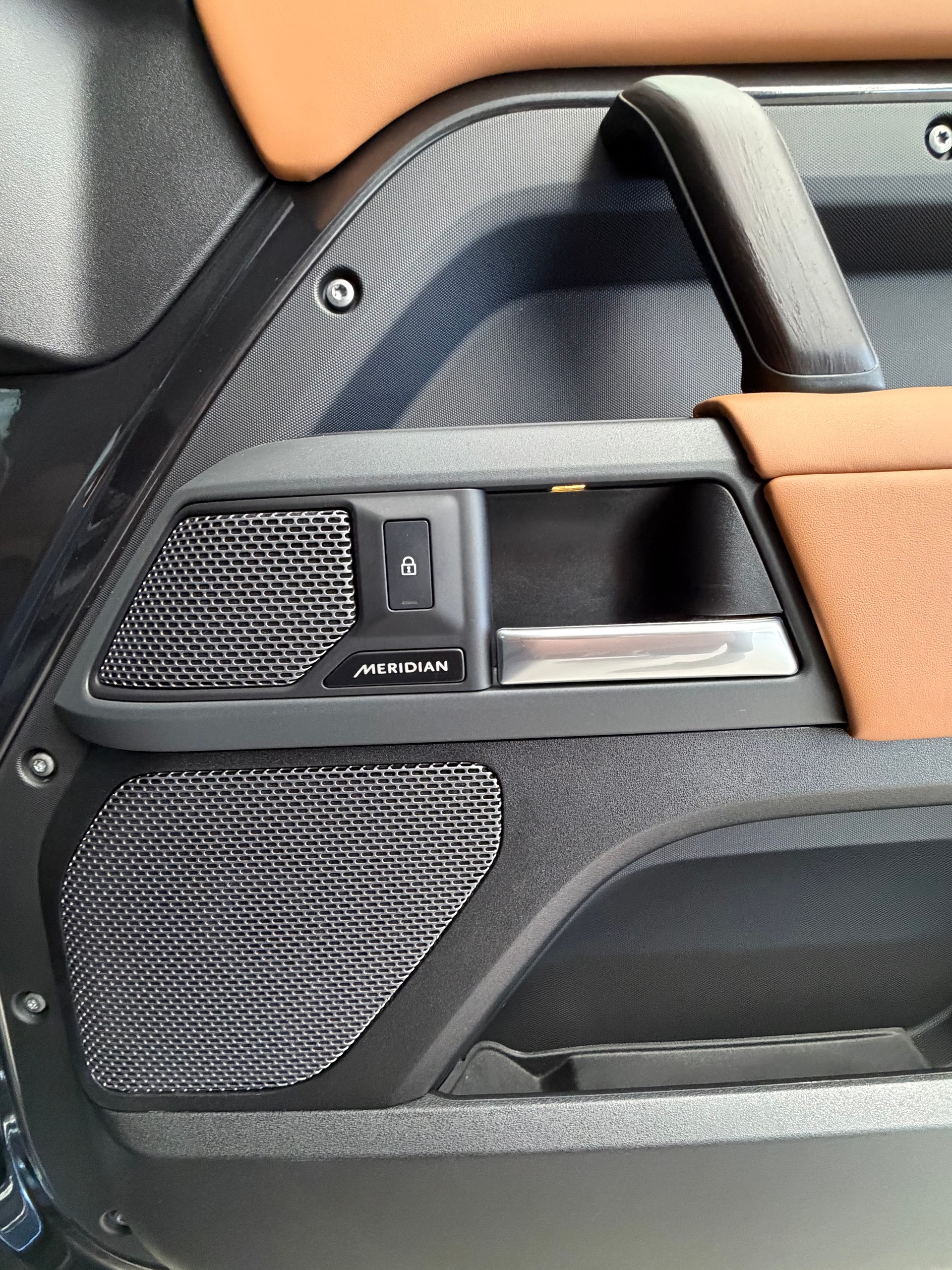 LAND ROVER Defender 90 P400 I6 HSE 3.0 AT8 XDynamic-image-18