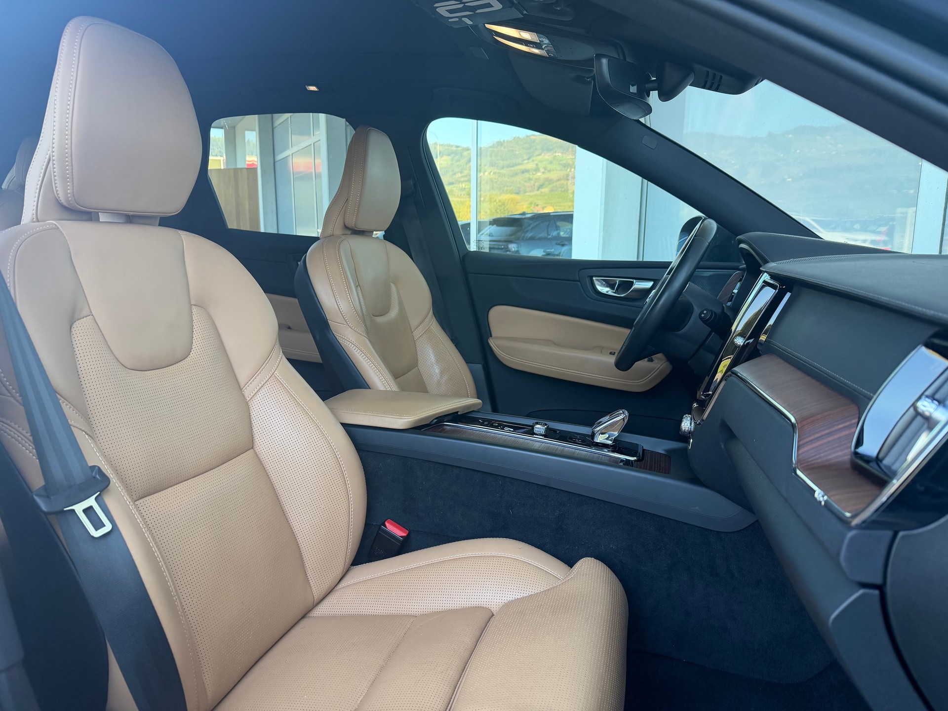 VOLVO XC60 T6 eAWD Ultimate Bright Geartronic-showroom-element-3