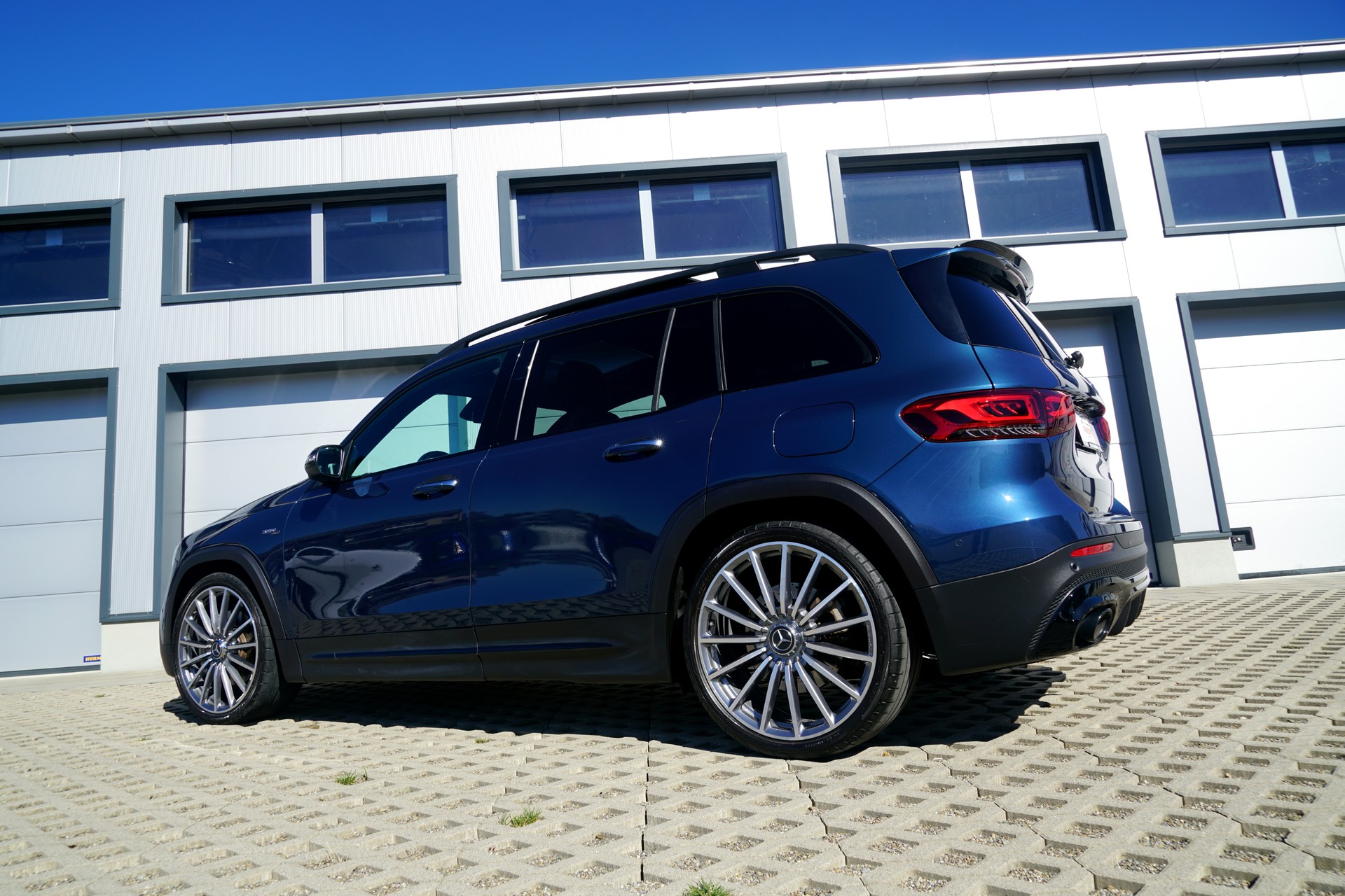 MERCEDES-BENZ GLB 35 AMG 4Matic 8G-Tronic (CH)-image-2