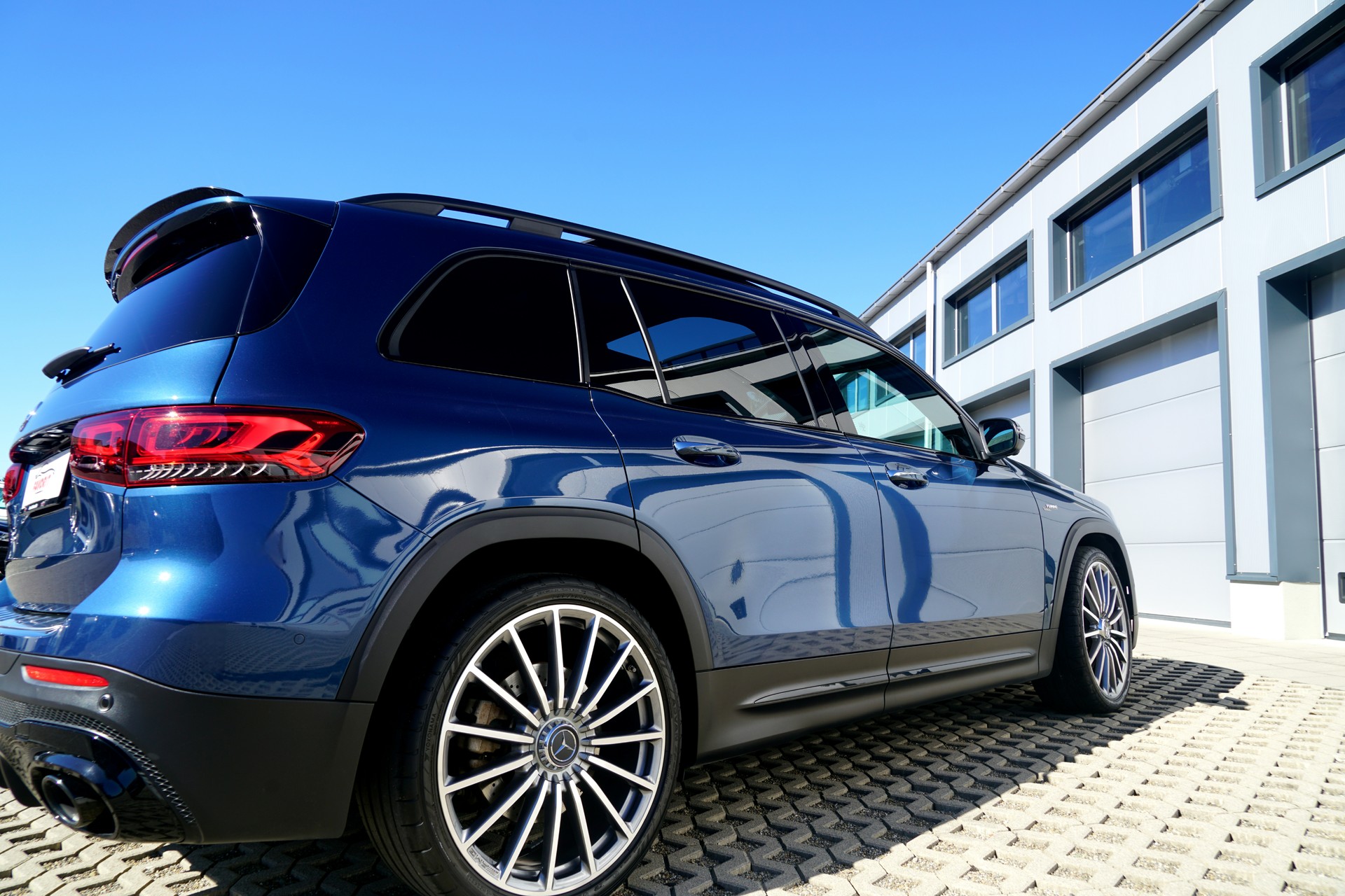 MERCEDES-BENZ GLB 35 AMG 4Matic 8G-Tronic (CH)-image-3