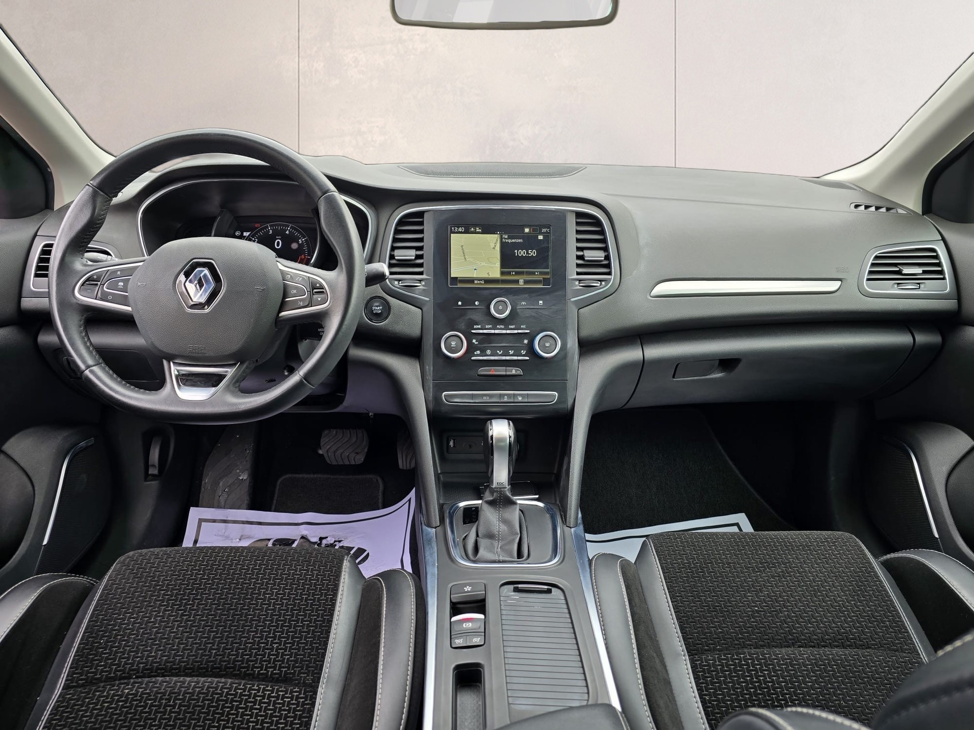 RENAULT Mégane Grandtour 1.3 16V Turbo Business EDC-image-9