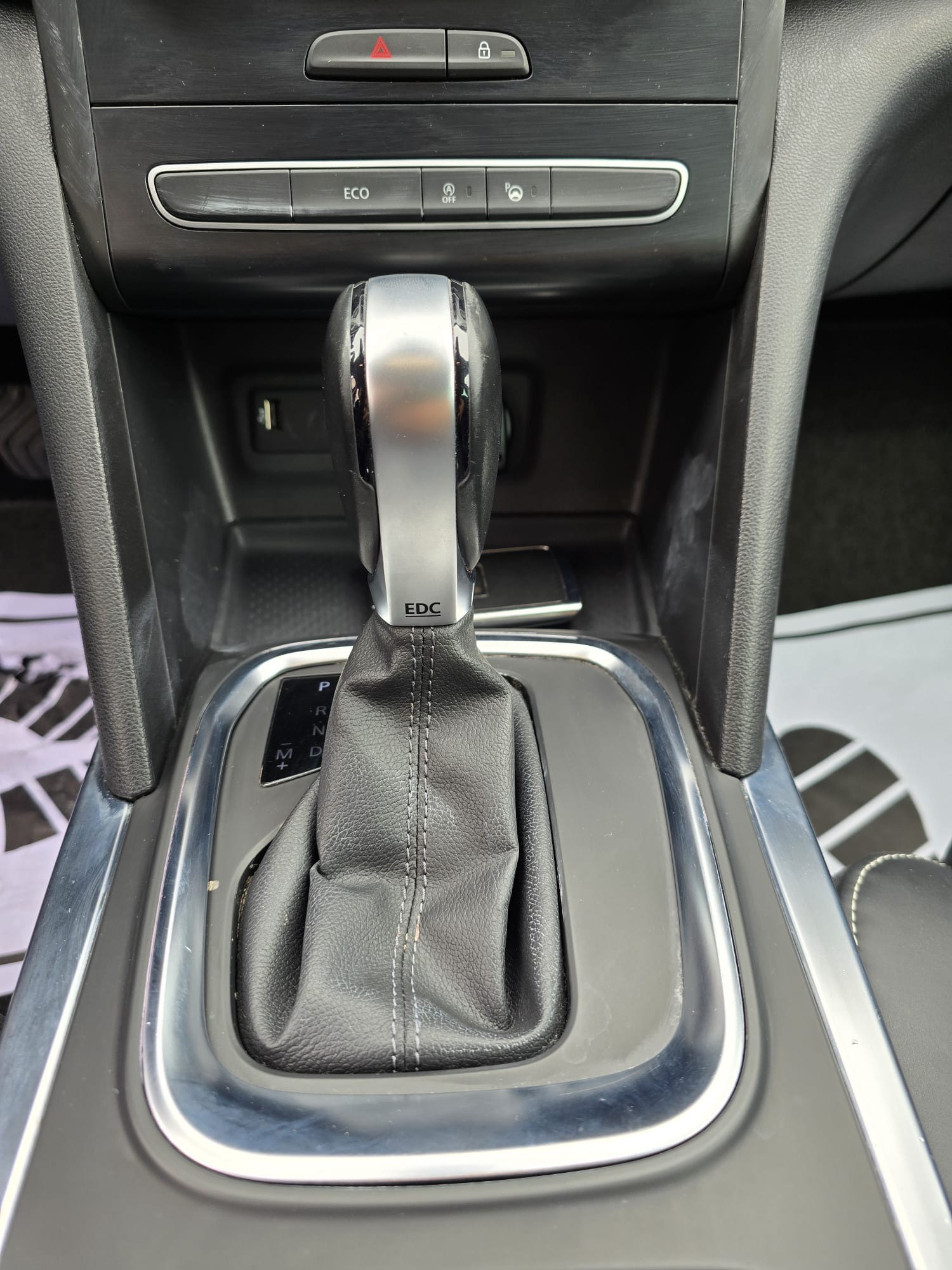 RENAULT Mégane Grandtour 1.3 16V Turbo Business EDC-image-13