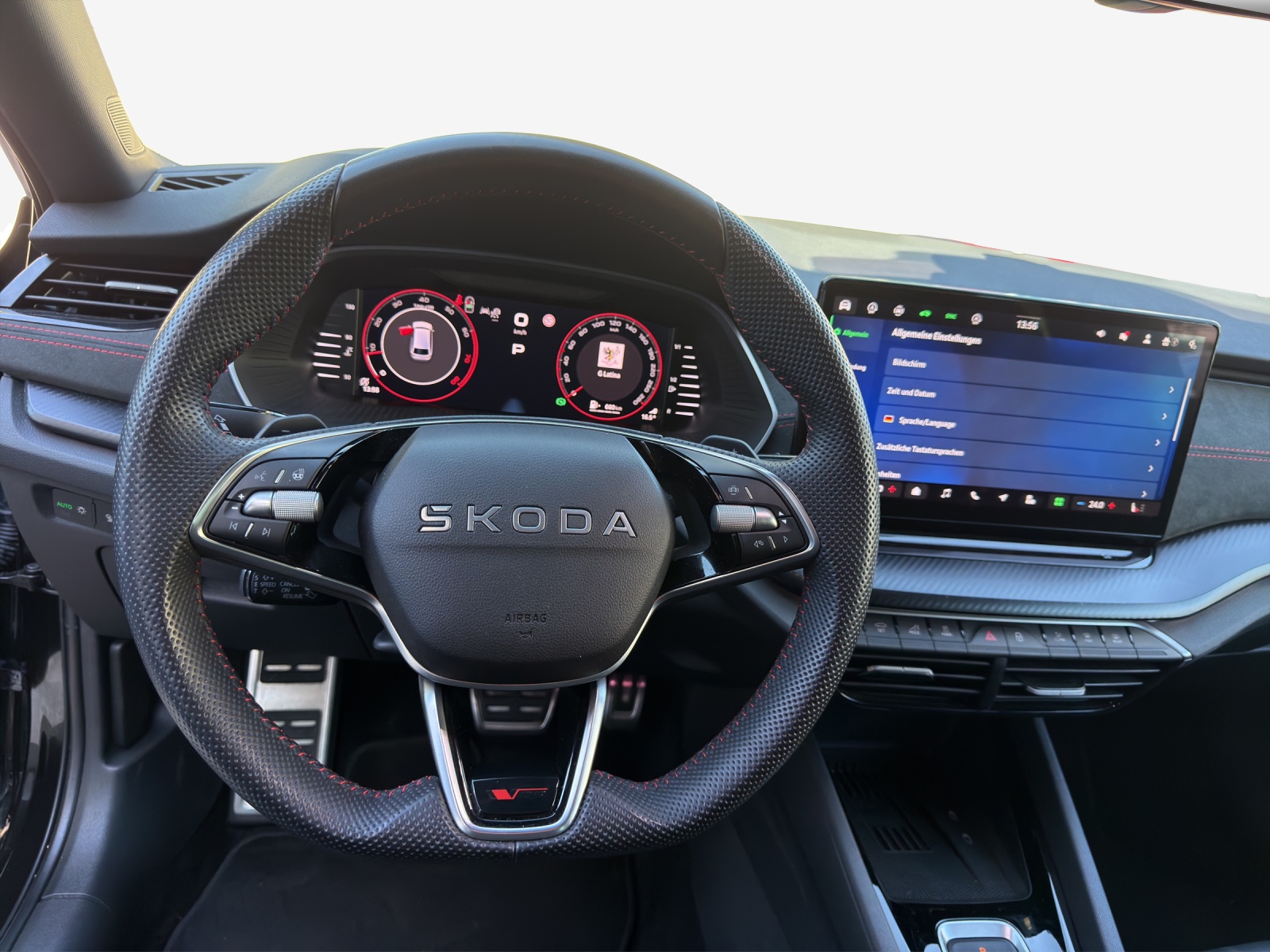 SKODA Octavia Combi 2.0 TSI DSG RS-image-9