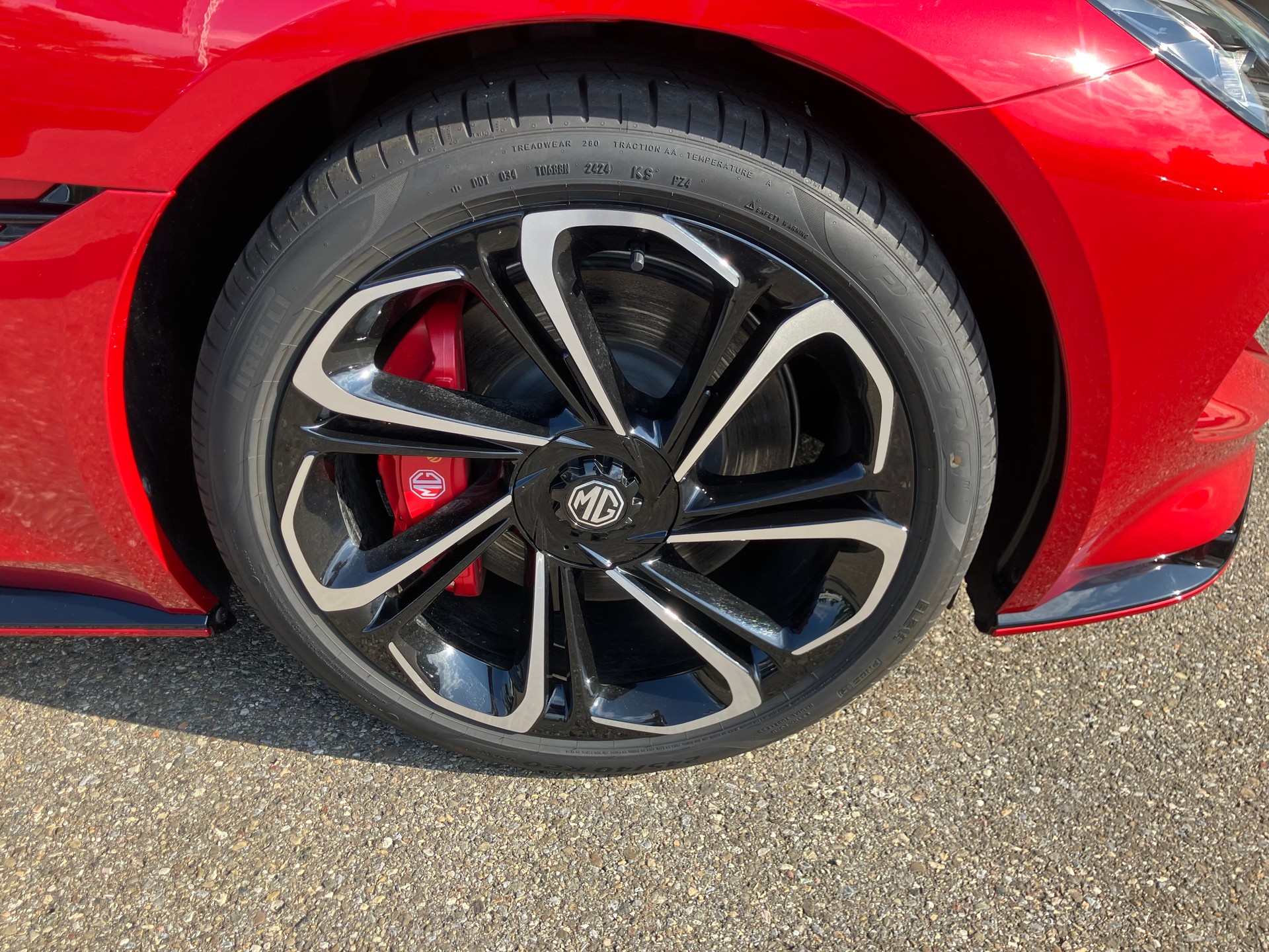 MG Cyberster 77kWh 4WD-image-8