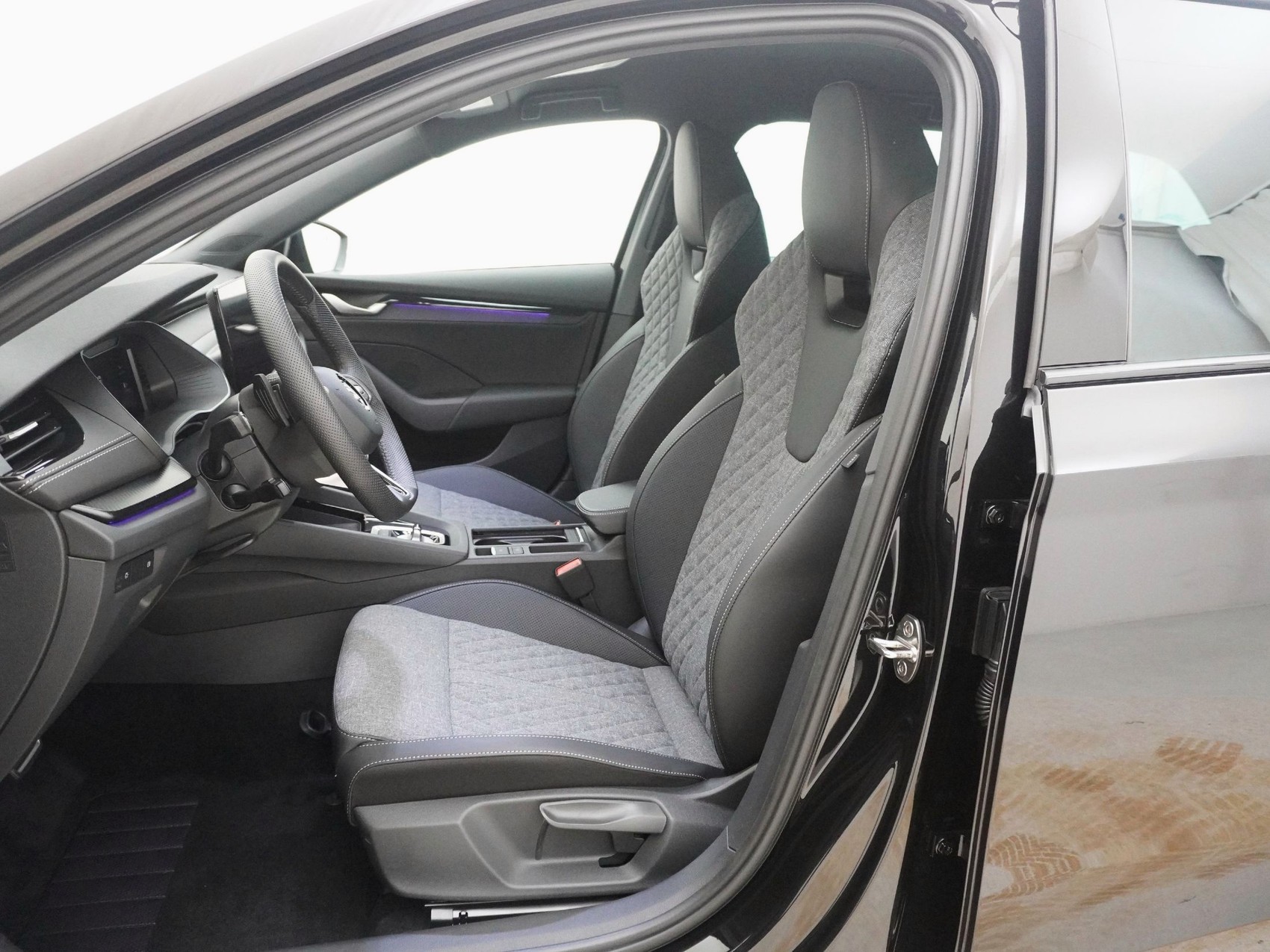 SKODA Octavia 1.5 TSI mHEV SportLine DSG-image-12