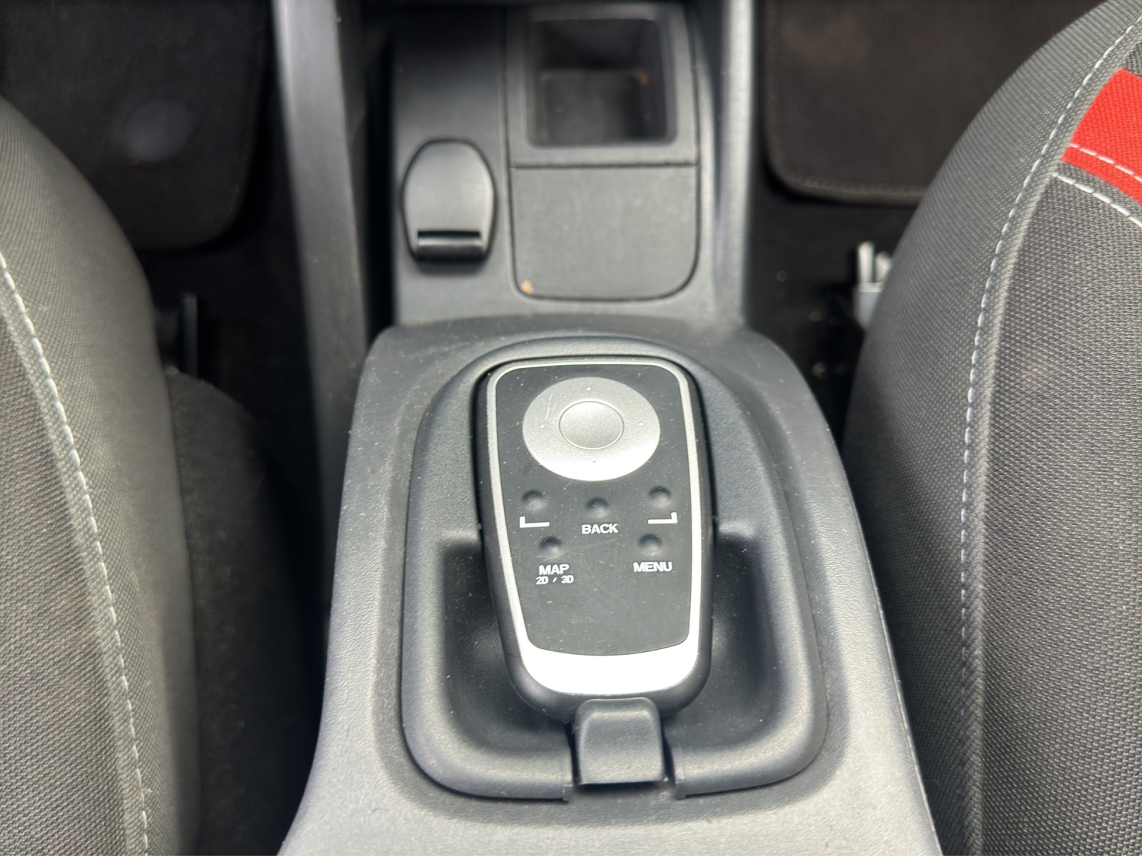 RENAULT Kangoo 1.6 16V Happy Family-image-17