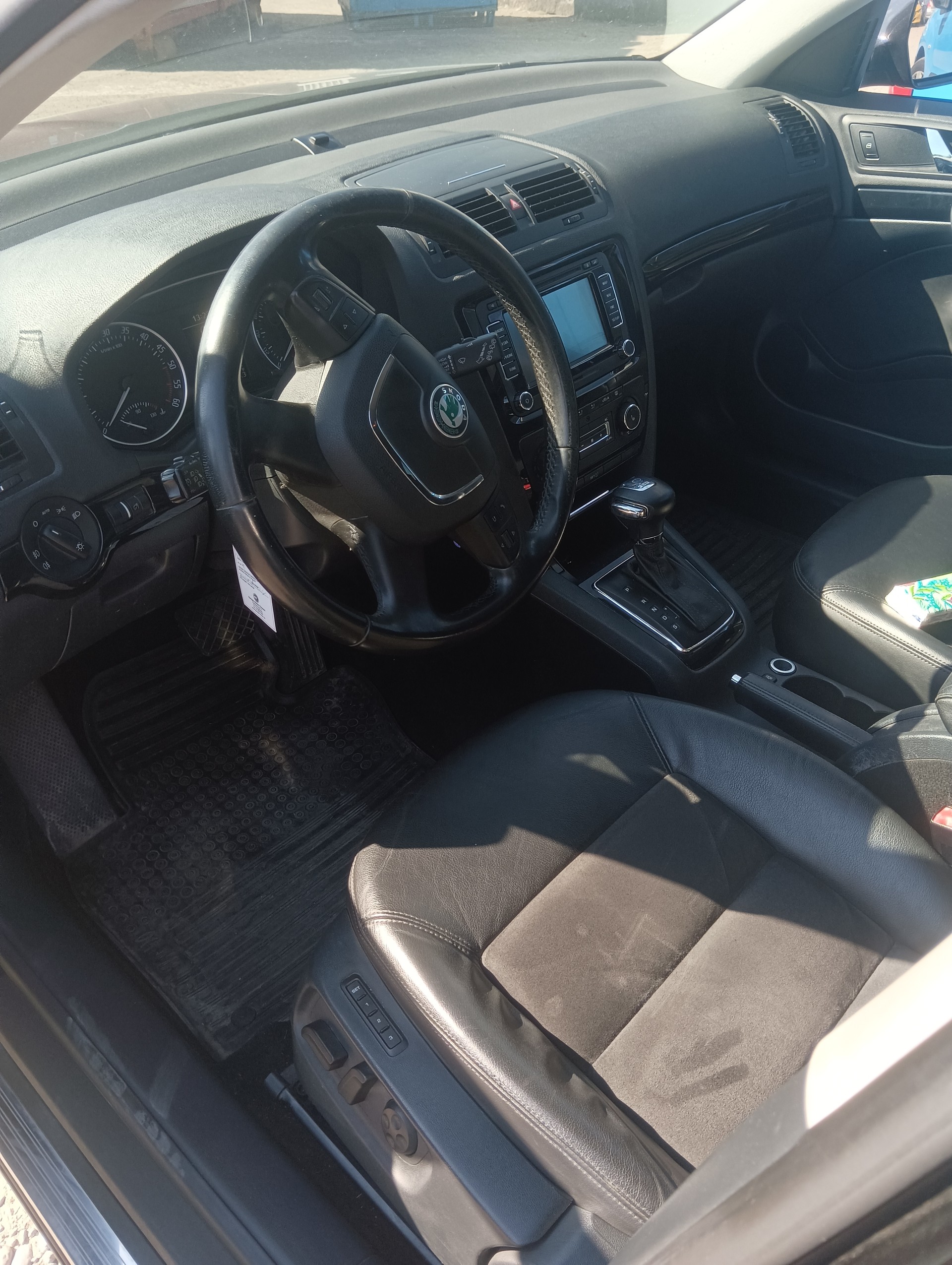 SKODA Octavia Combi 2.0 TDI Family DSG-image-7