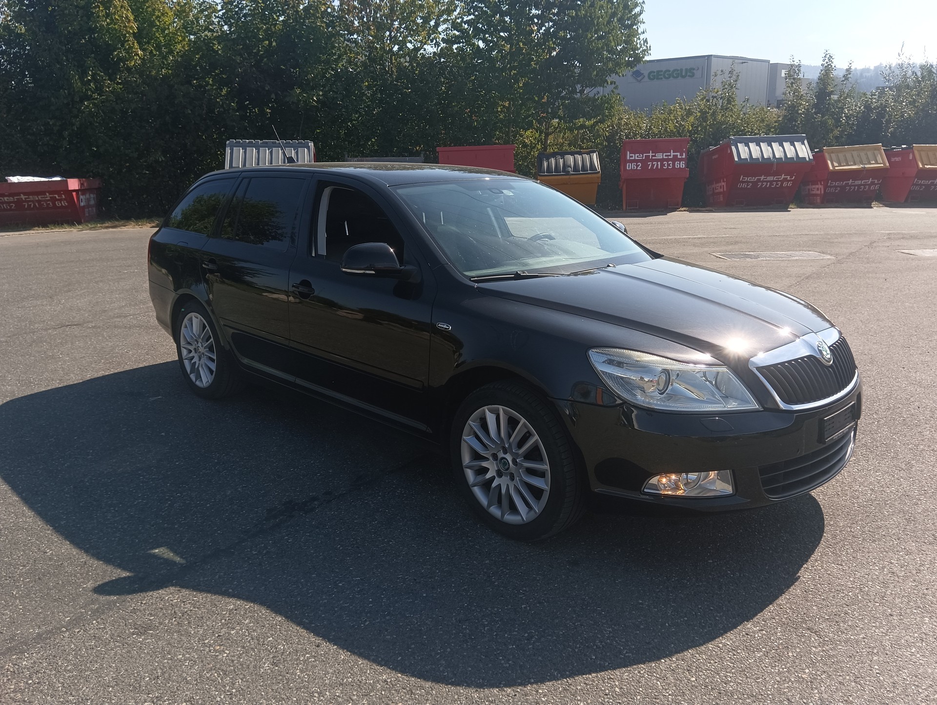 SKODA Octavia Combi 2.0 TDI Family DSG-image-5