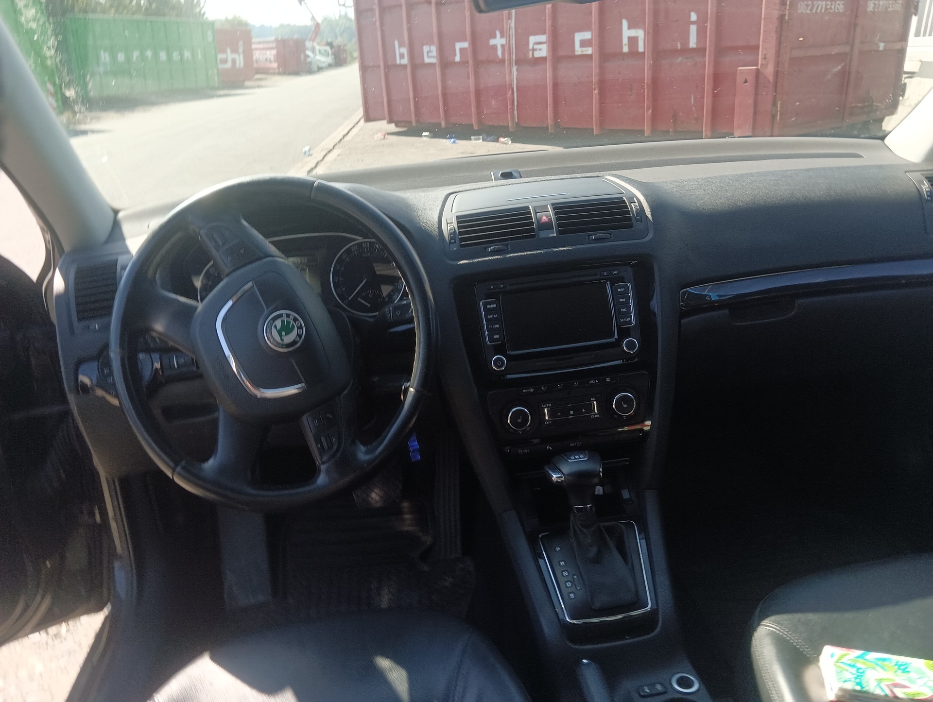 SKODA Octavia Combi 2.0 TDI Family DSG-image-6