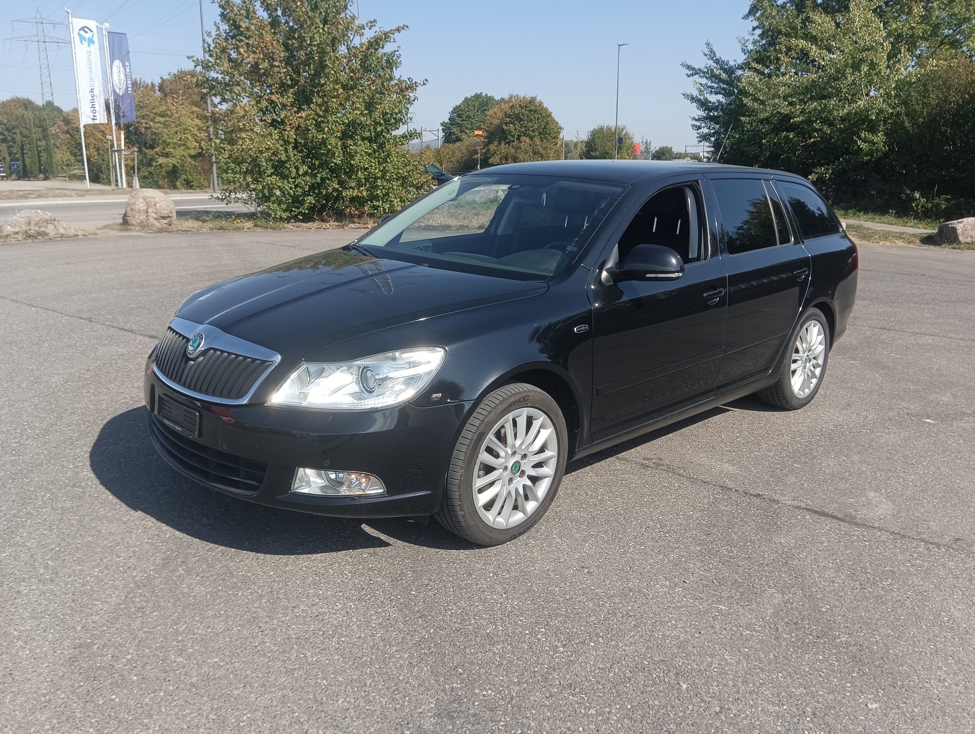 SKODA Octavia Combi 2.0 TDI Family DSG-image-3