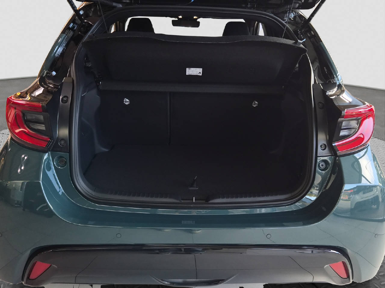 TOYOTA Yaris 1.5 VVT-i HSD Premium-image-11