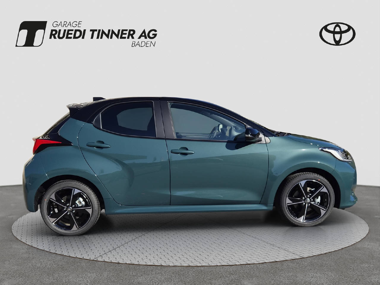 TOYOTA Yaris 1.5 VVT-i HSD Premium-showroom-element-3