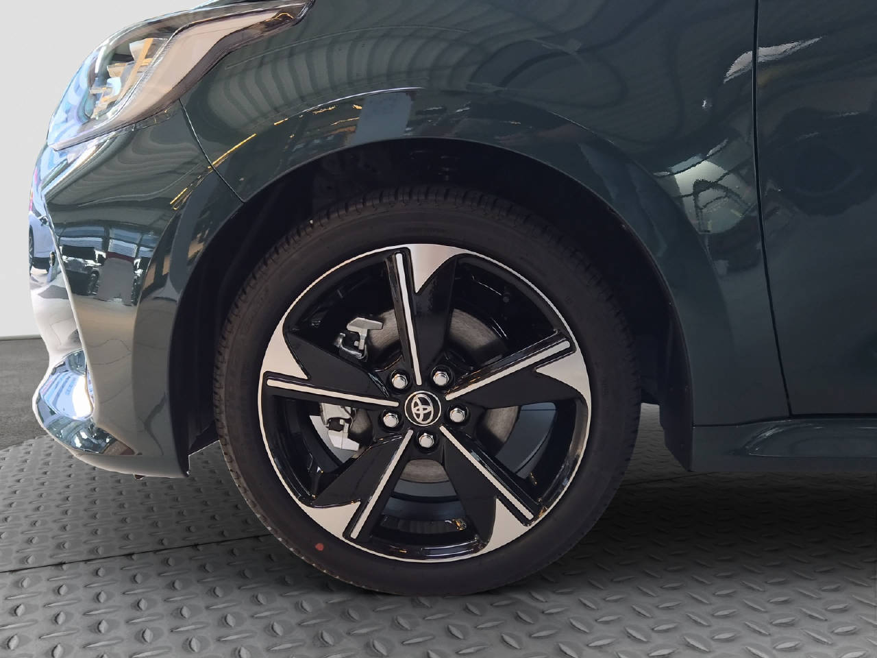 TOYOTA Yaris 1.5 VVT-i HSD Premium-image-12