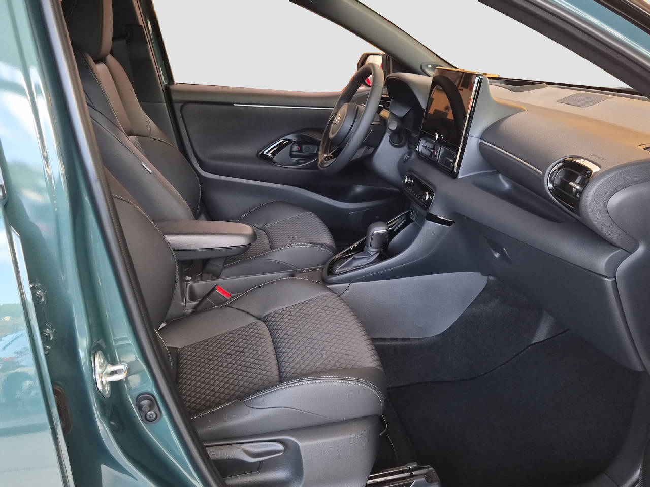 TOYOTA Yaris 1.5 VVT-i HSD Premium-image-10