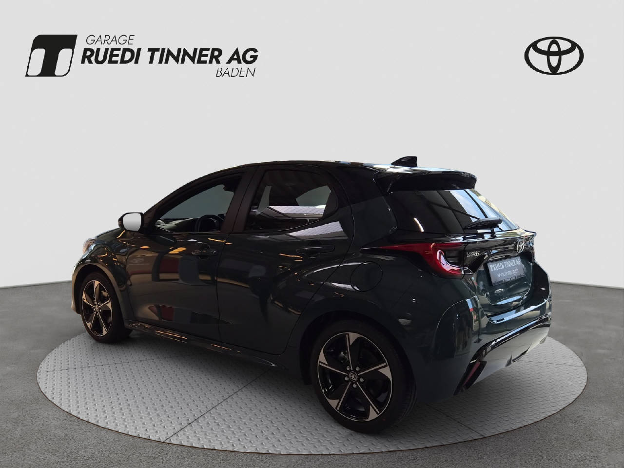 TOYOTA Yaris 1.5 VVT-i HSD Premium-image-2
