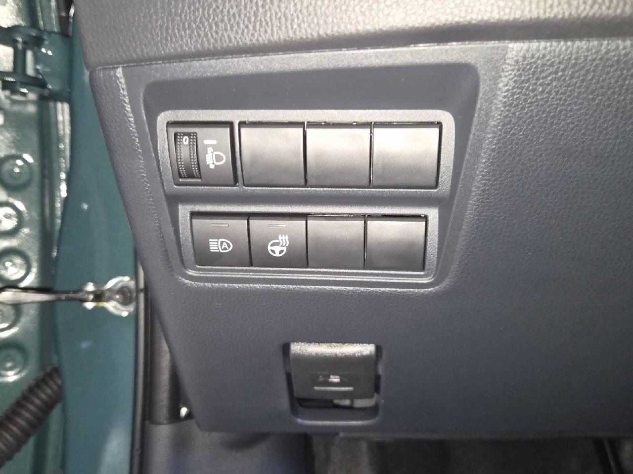 TOYOTA Yaris 1.5 VVT-i HSD Premium-image-14