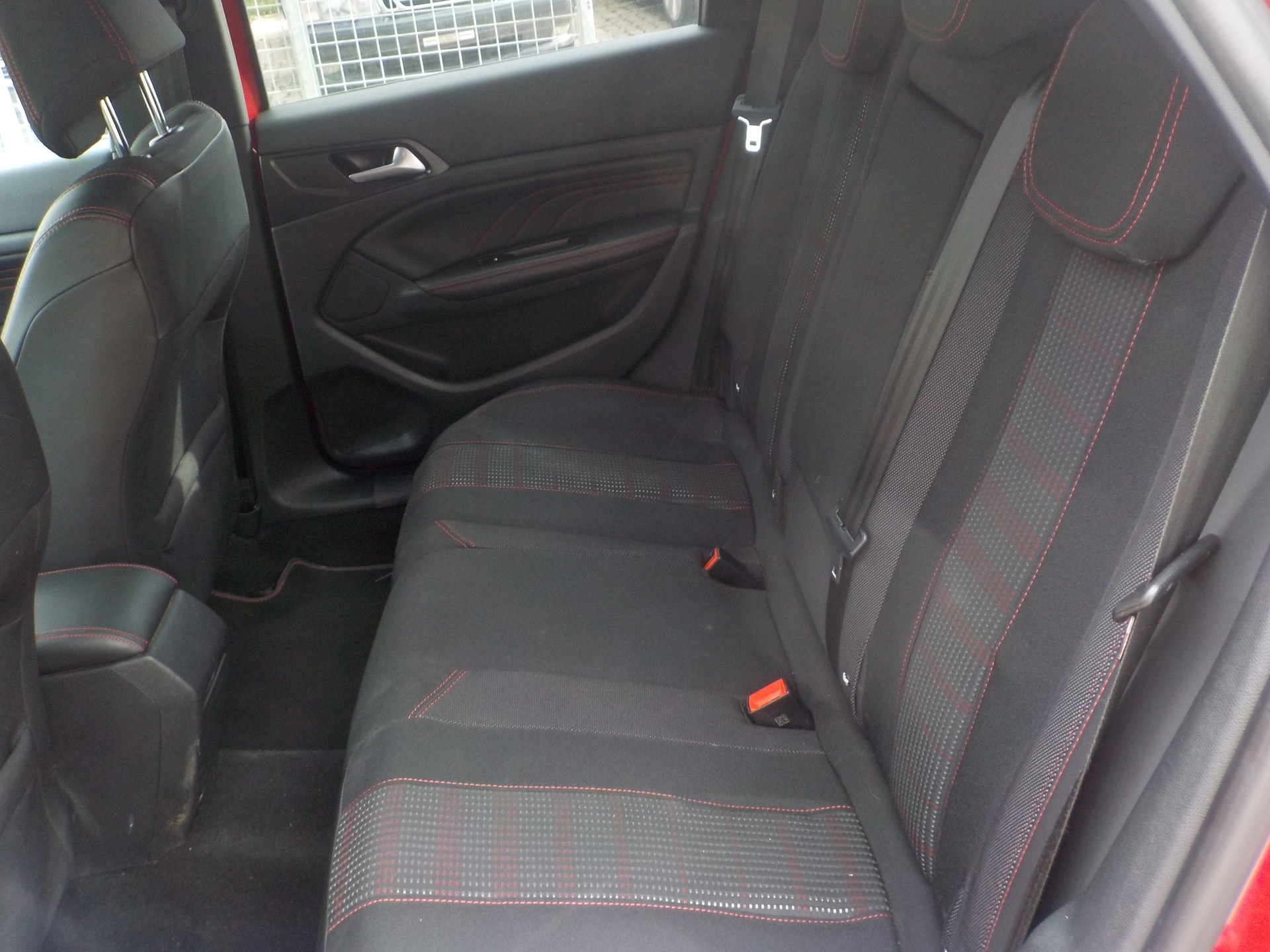 PEUGEOT 308 SW 1.2 THP GT Line Automatic-image-8