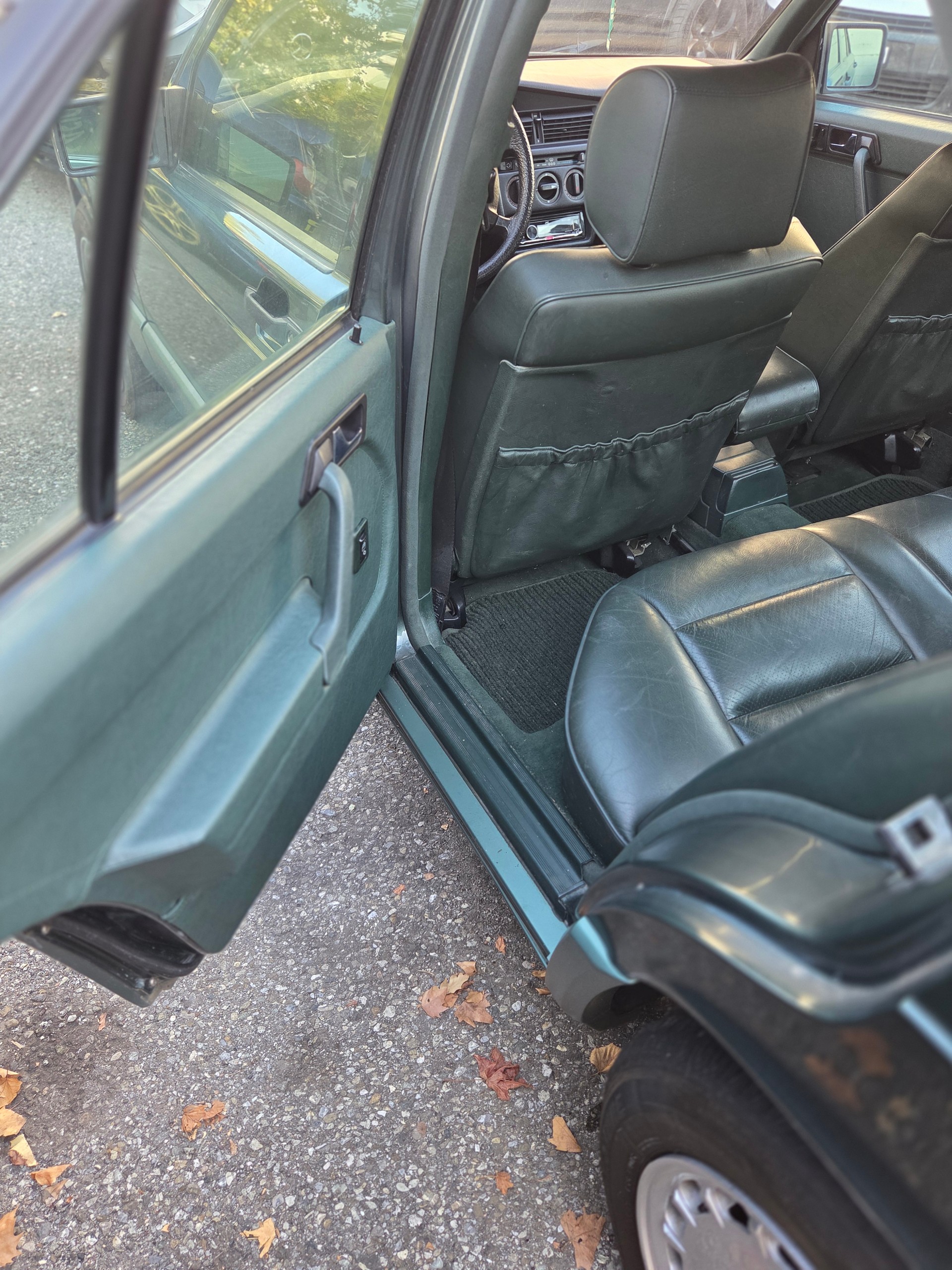MERCEDES-BENZ 190 E 2.6-image-9