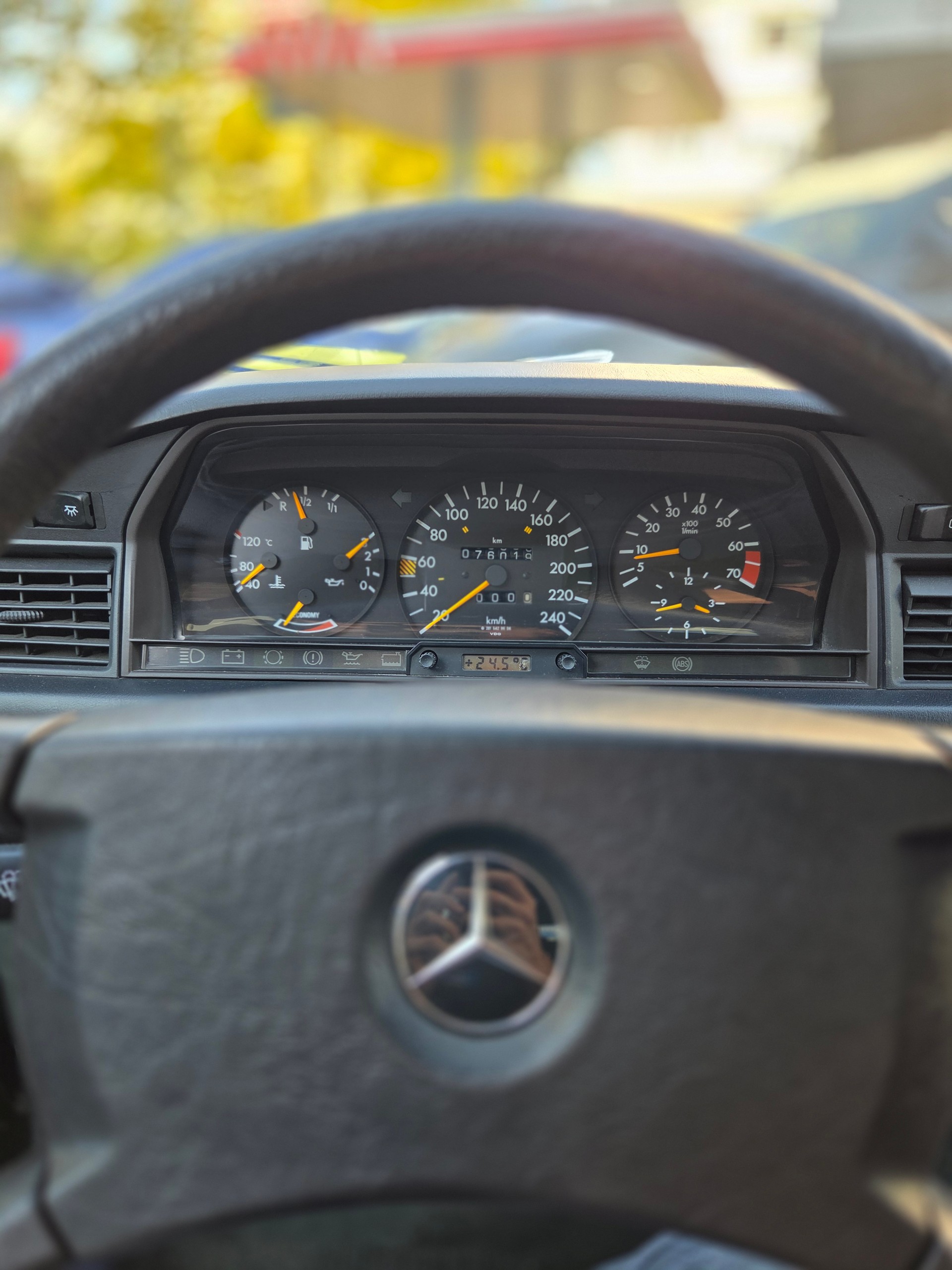MERCEDES-BENZ 190 E 2.6-image-6
