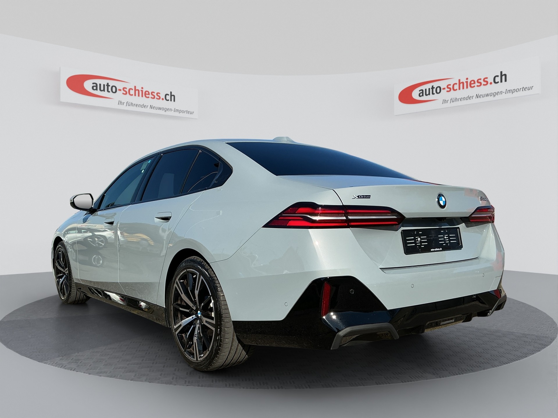 BMW 520d xDrive 48V M Sport Steptronic-image-2