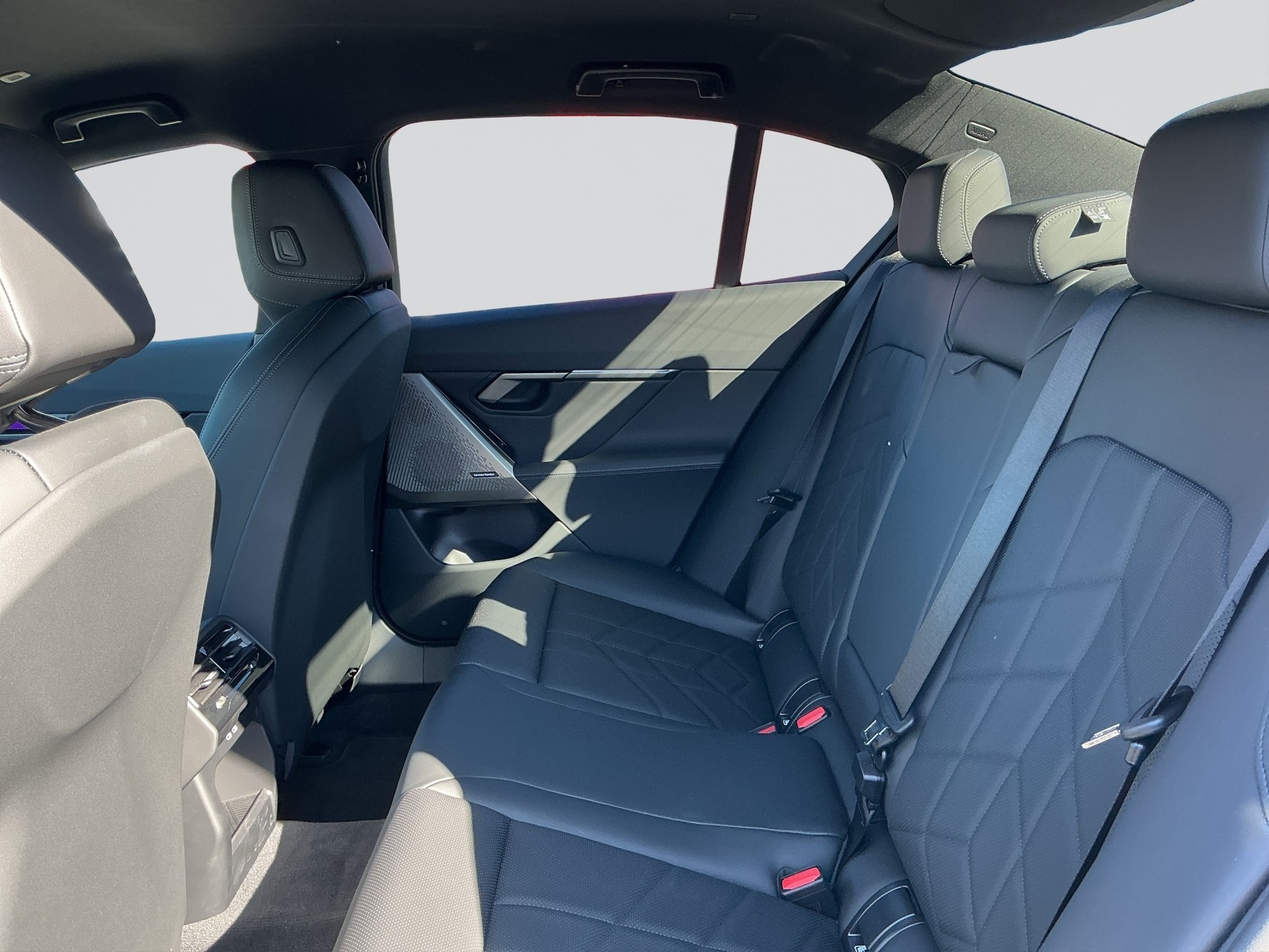 BMW 520d xDrive 48V M Sport Steptronic-image-12