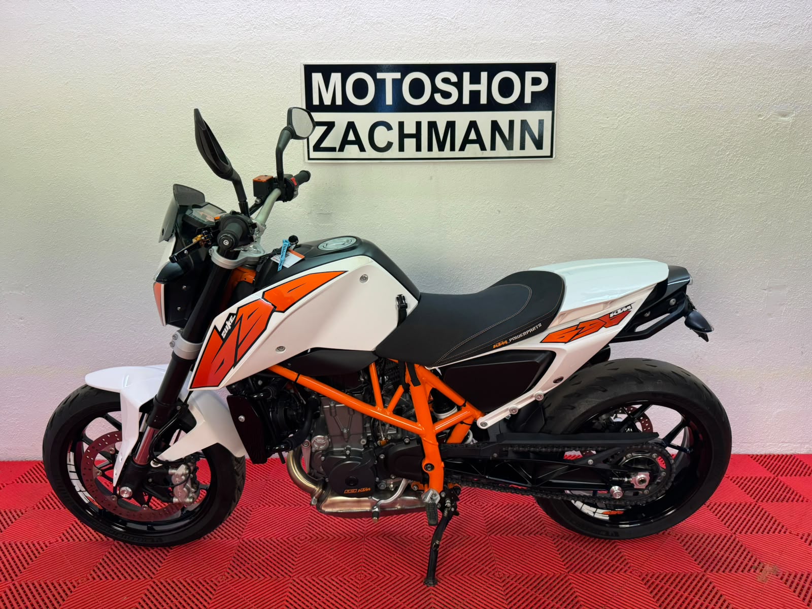 KTM 690 Duke ABS-showroom-element-3