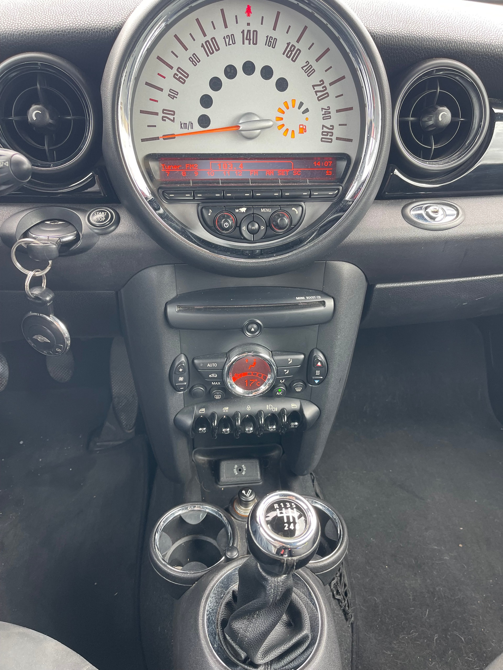 MINI One Cabriolet-image-11